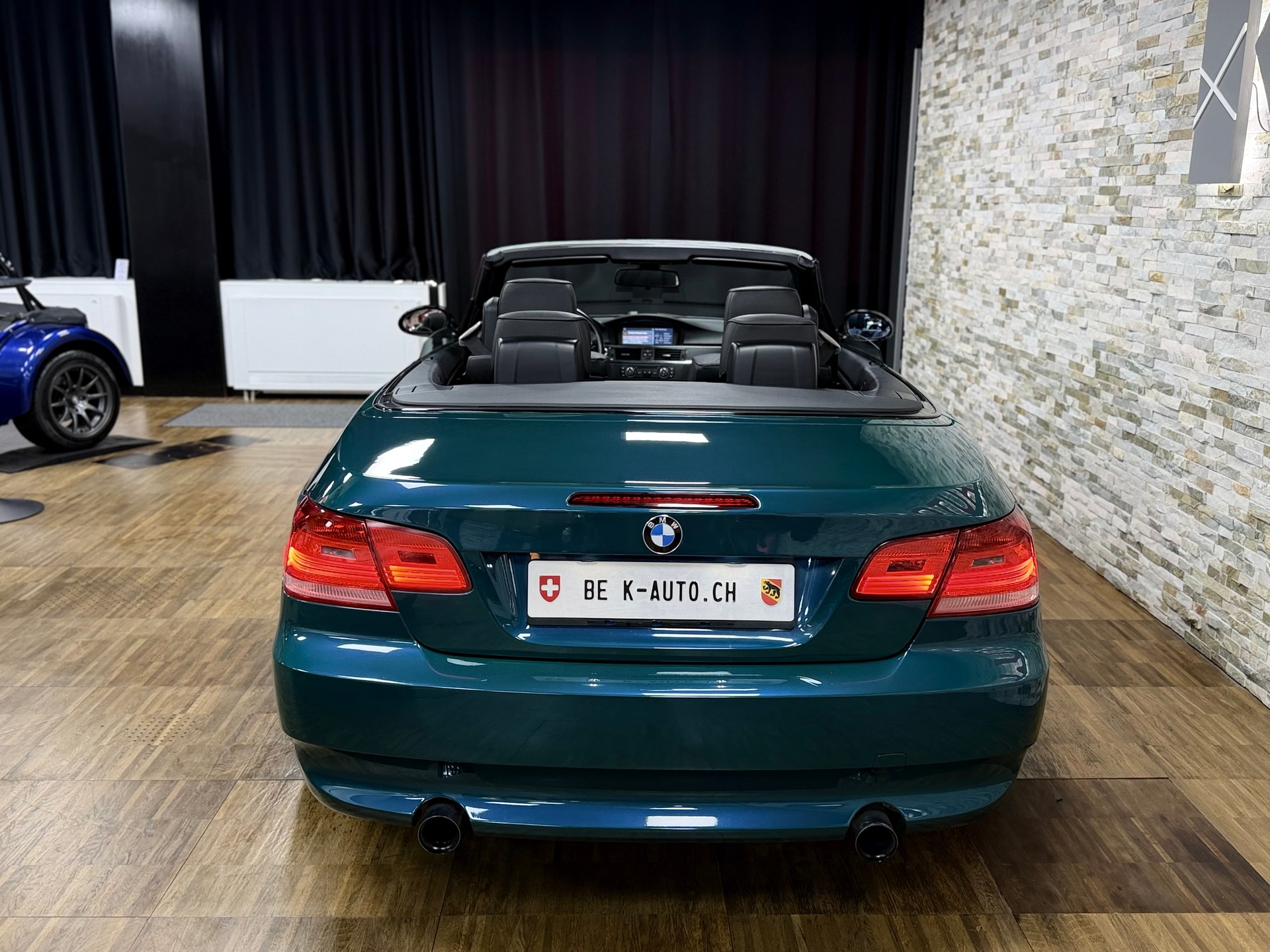 BMW 335i Cabriolet-image-4