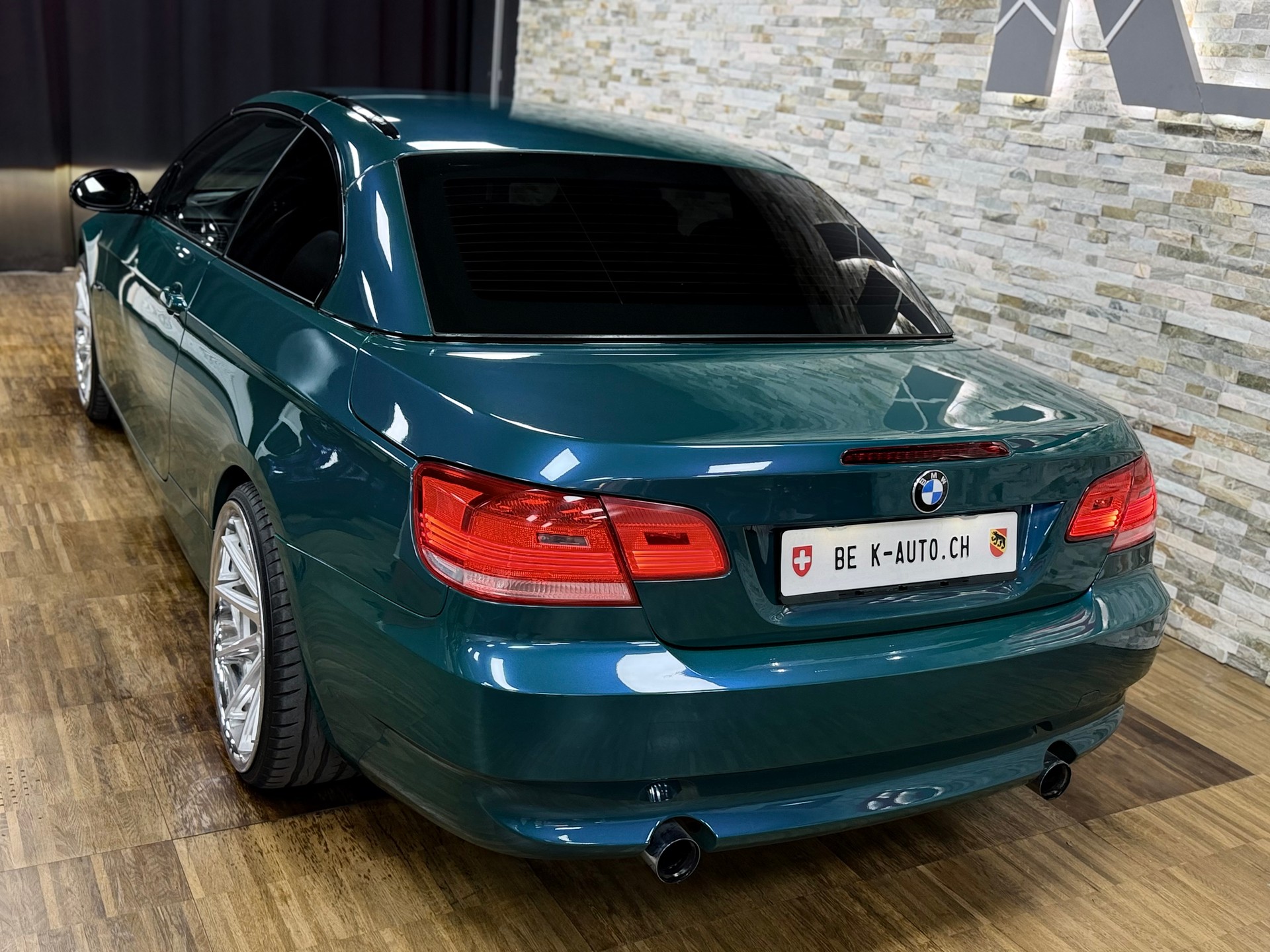 BMW 335i Cabriolet-image-2