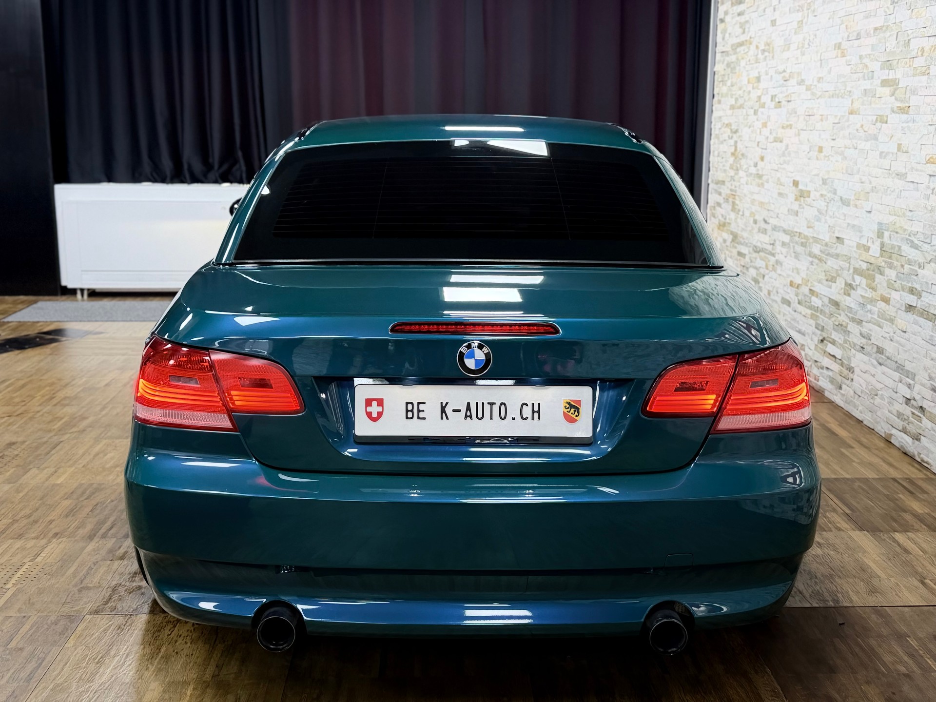 BMW 335i Cabriolet-image-3