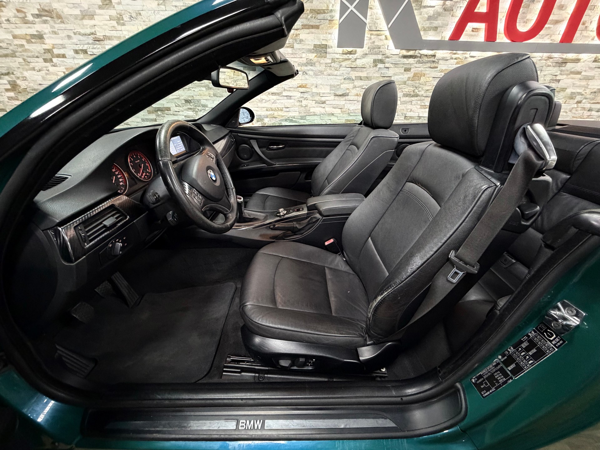 BMW 335i Cabriolet-image-12