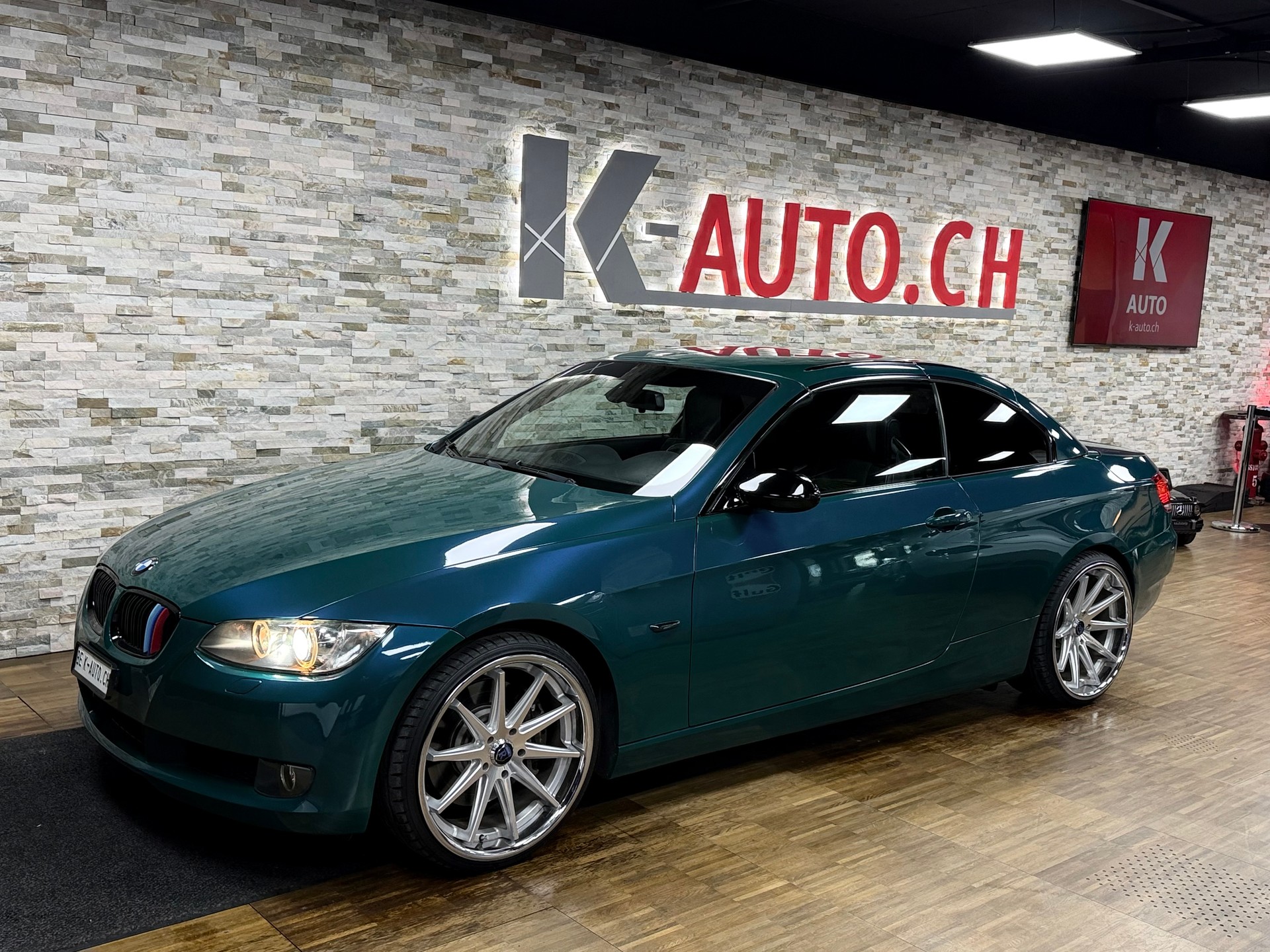 BMW 335i Cabriolet-image-1