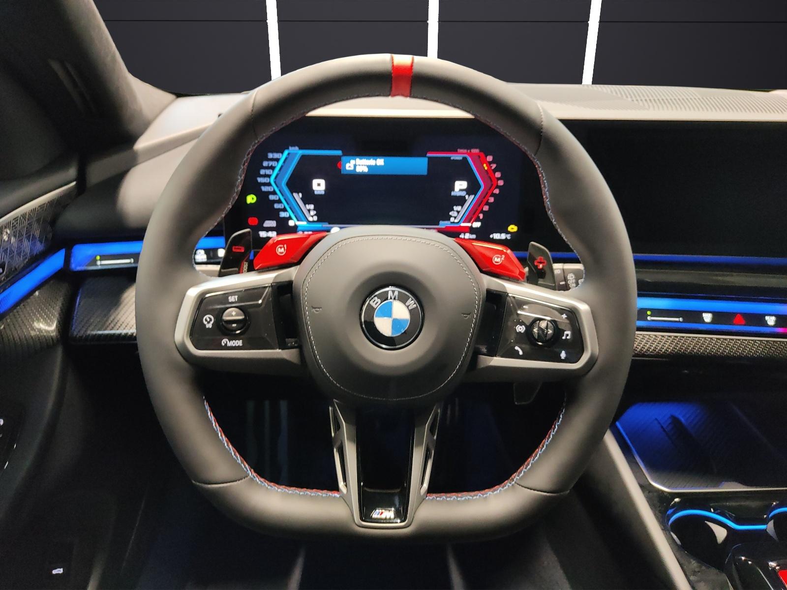 BMW M5 xDrive Touring-image-8