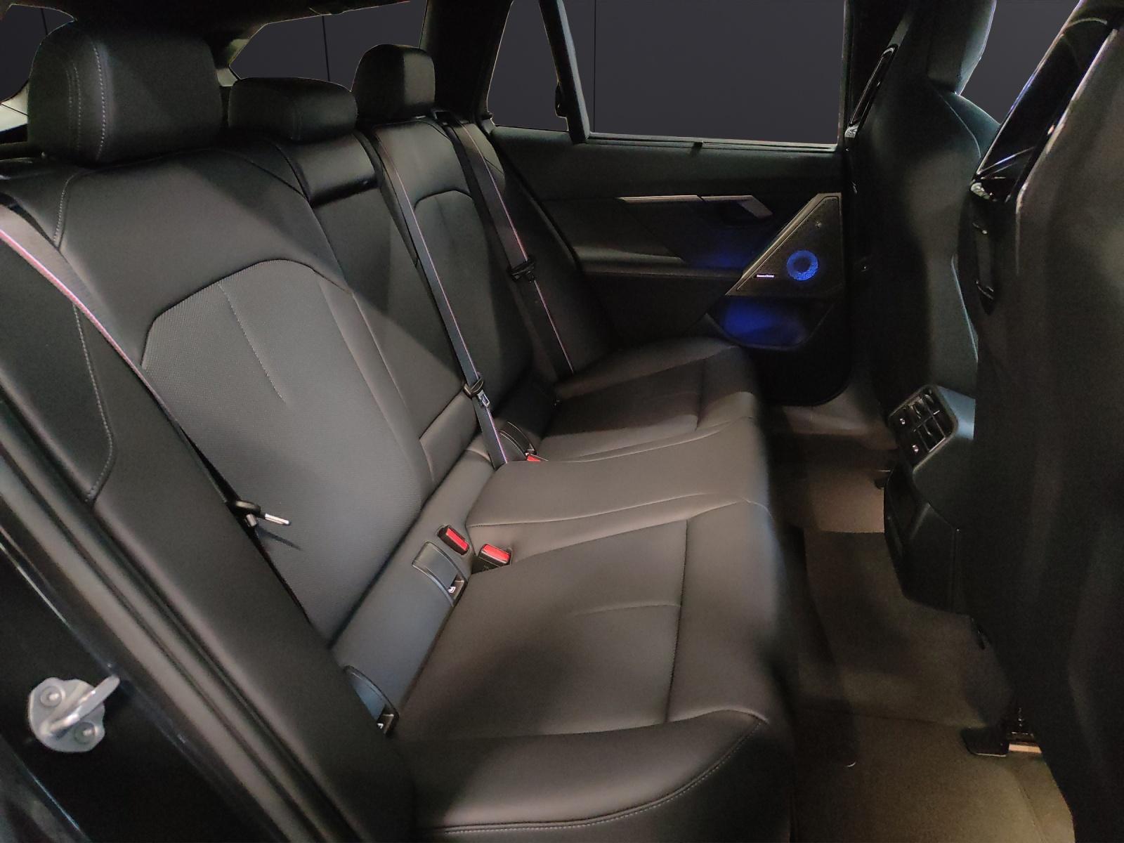 BMW M5 xDrive Touring-image-16