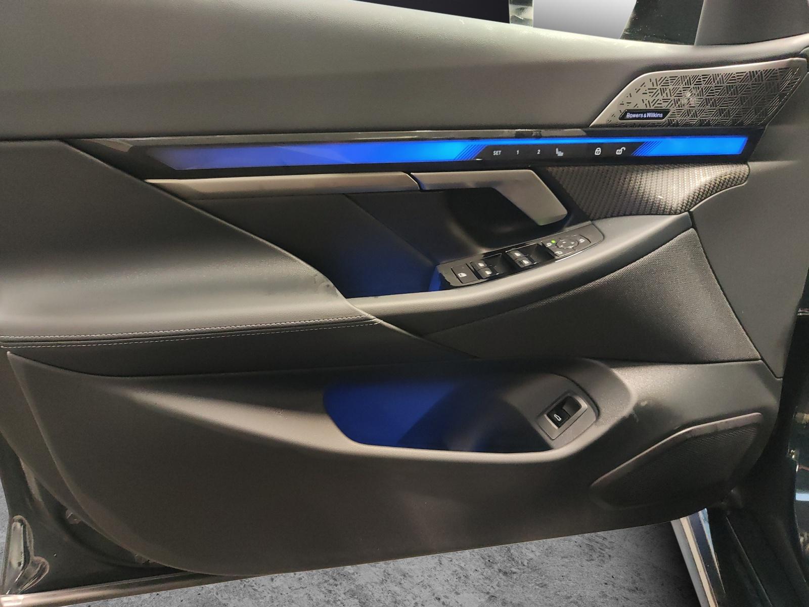 BMW M5 xDrive Touring-image-10