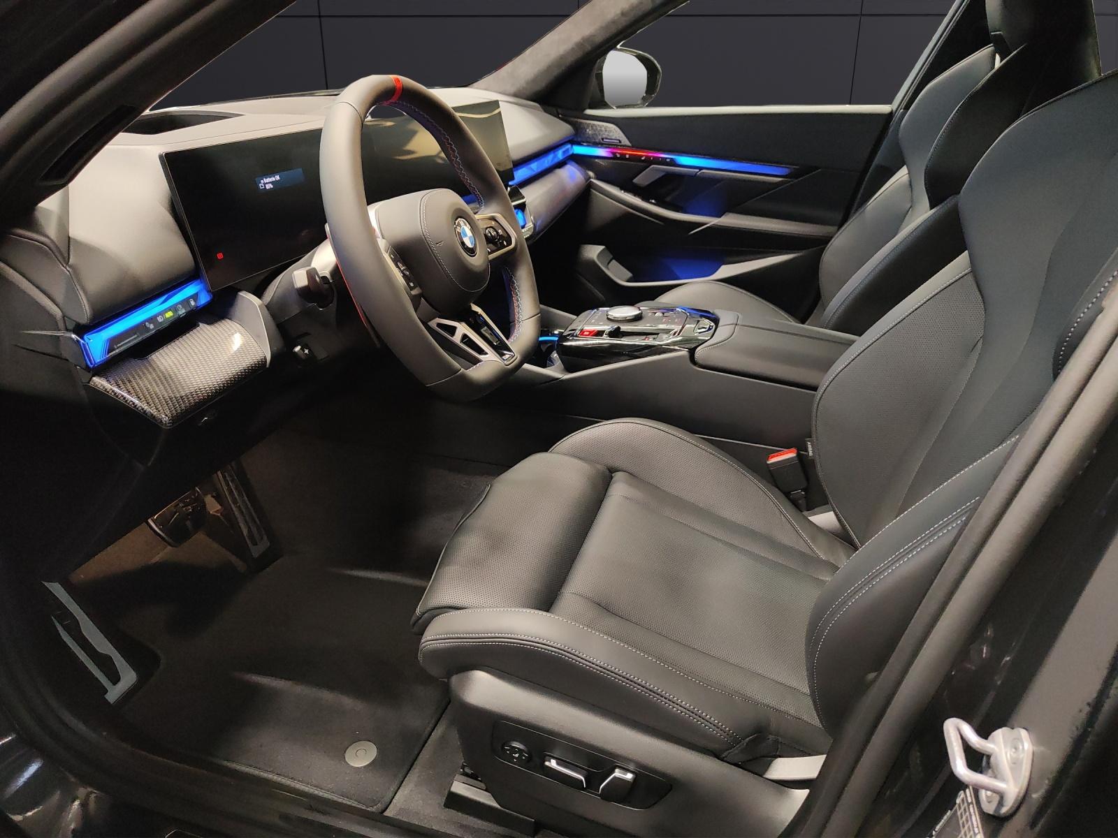 BMW M5 xDrive Touring-image-1