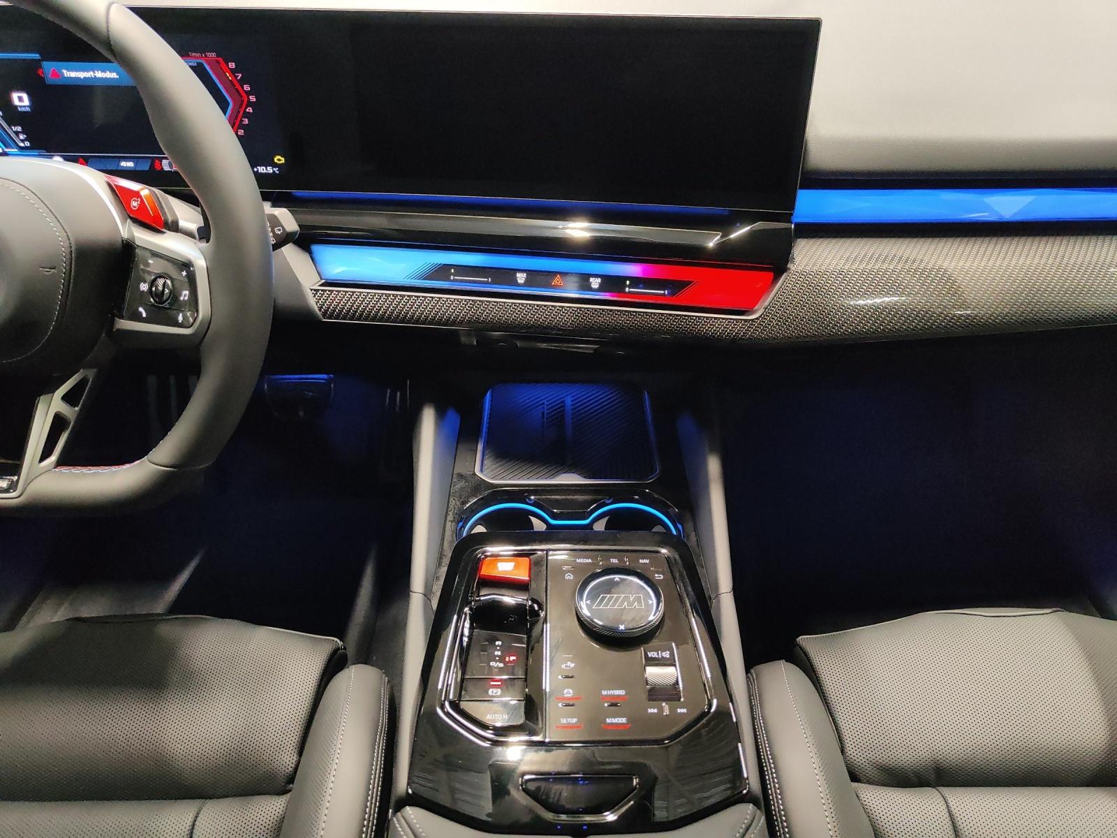 BMW M5 xDrive Touring-image-14