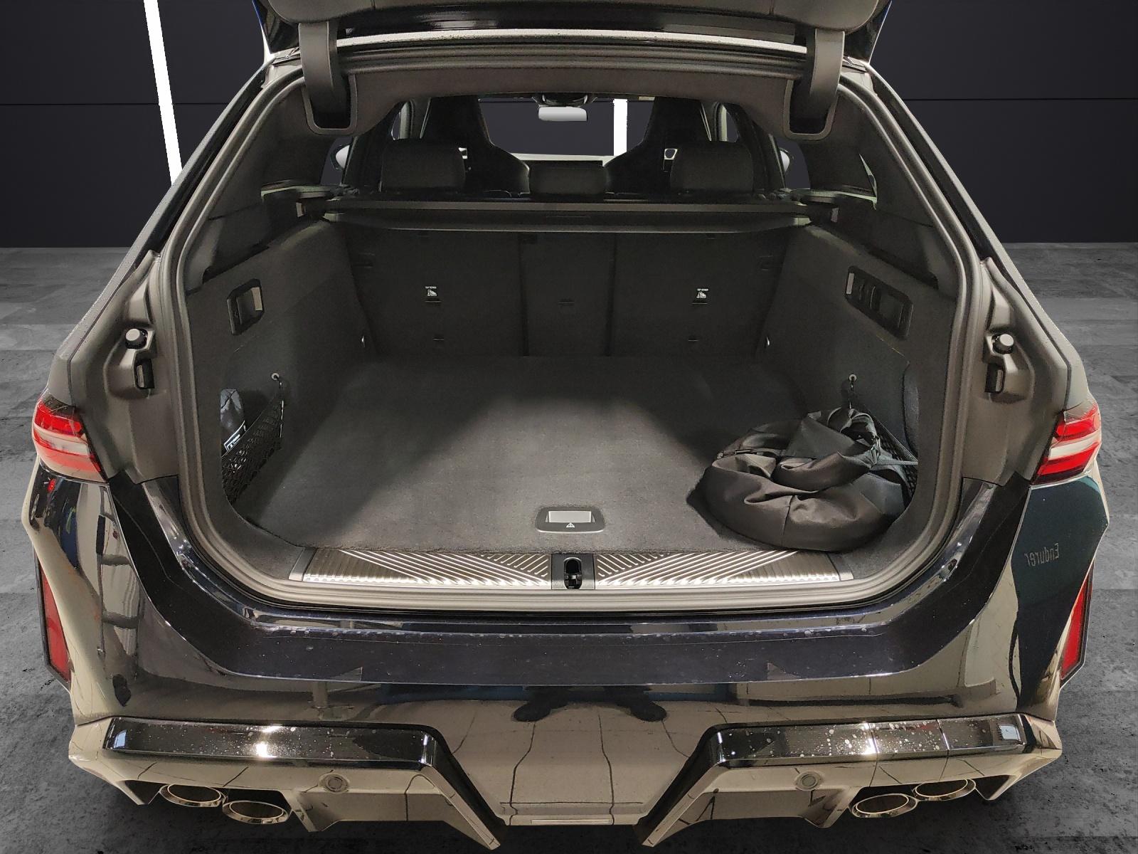 BMW M5 xDrive Touring-image-12