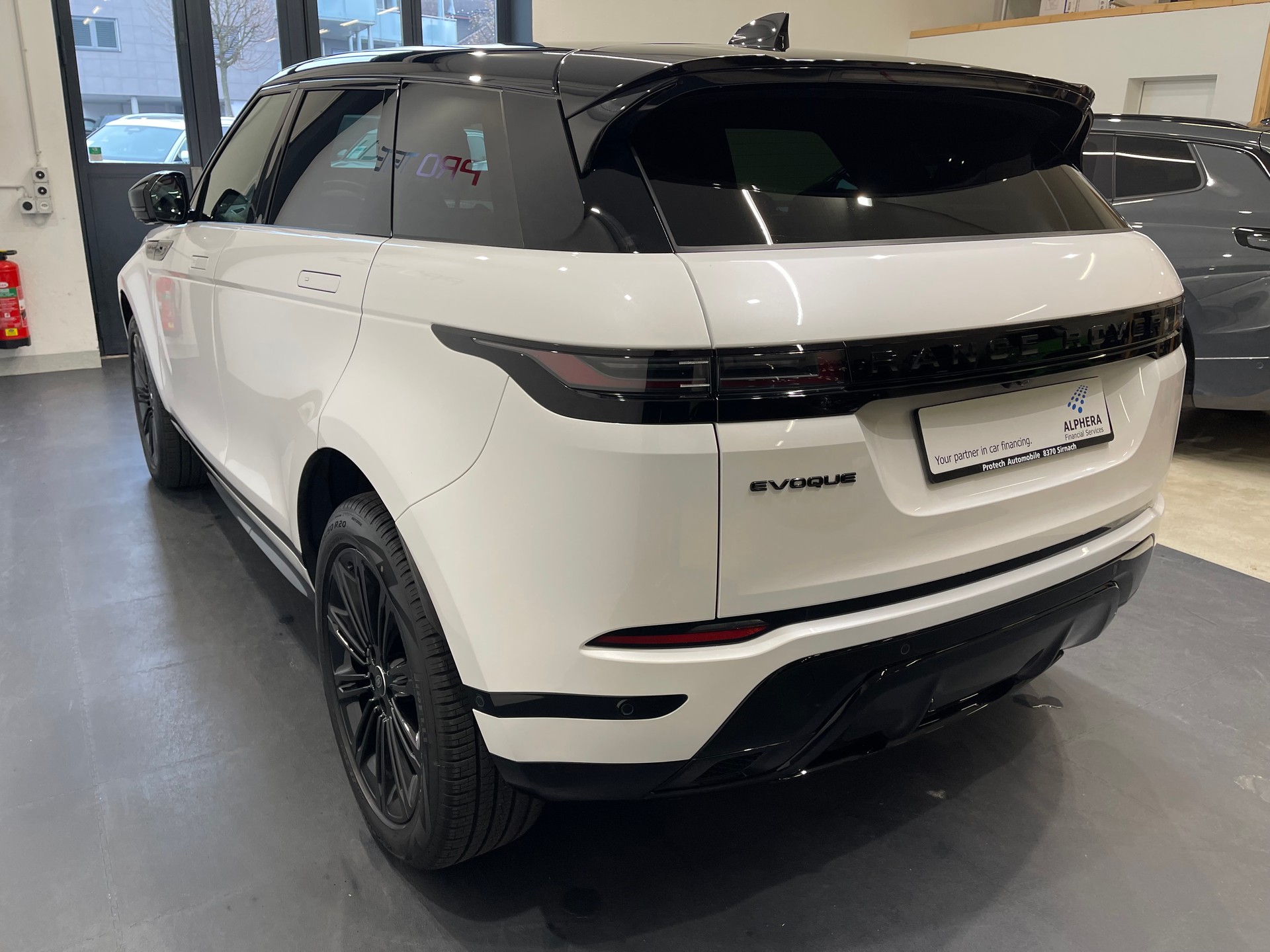LAND ROVER Range Rover Evoque R-Dynamic D 200 MHEV SE AT9 *FACELIFT*-image-6