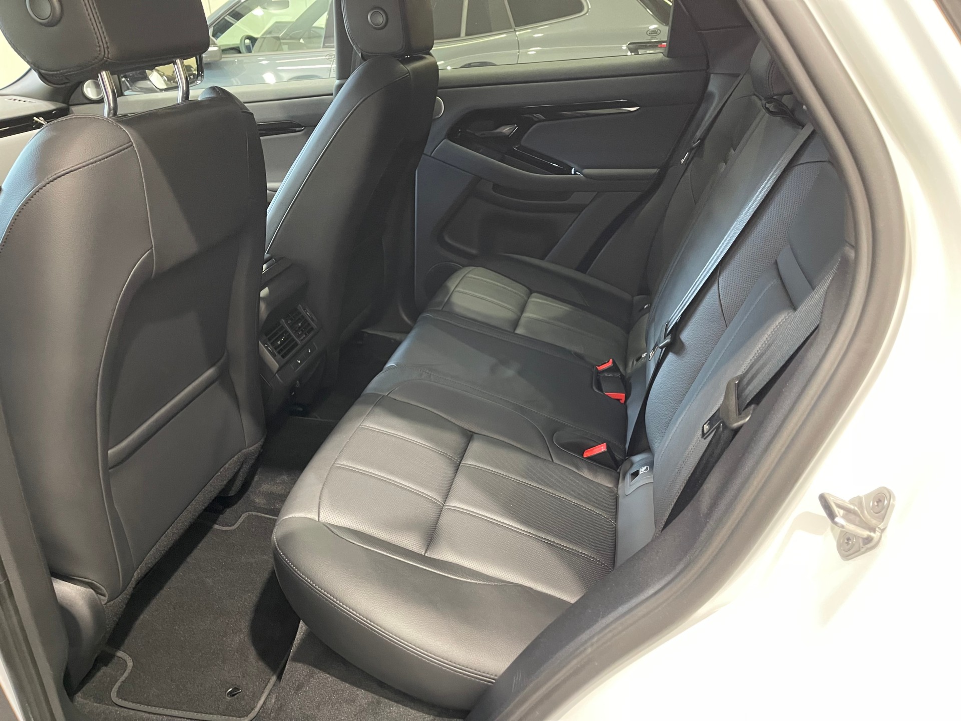 LAND ROVER Range Rover Evoque R-Dynamic D 200 MHEV SE AT9 *FACELIFT*-image-13