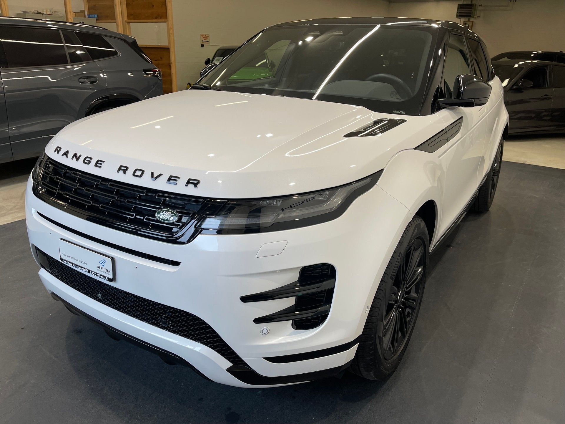 LAND ROVER Range Rover Evoque R-Dynamic D 200 MHEV SE AT9 *FACELIFT*-showroom-element-3