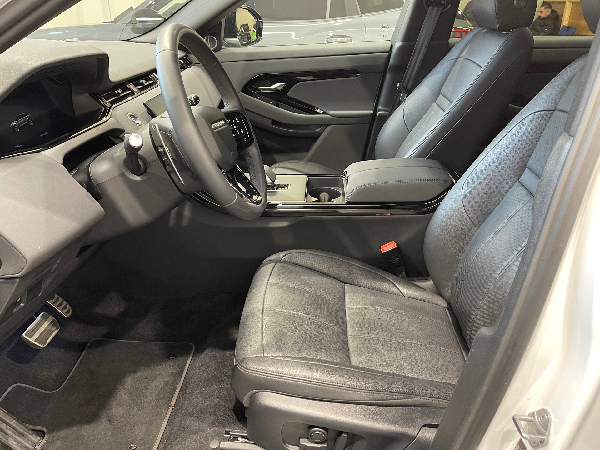 LAND ROVER Range Rover Evoque R-Dynamic D 200 MHEV SE AT9 *FACELIFT*-image-7