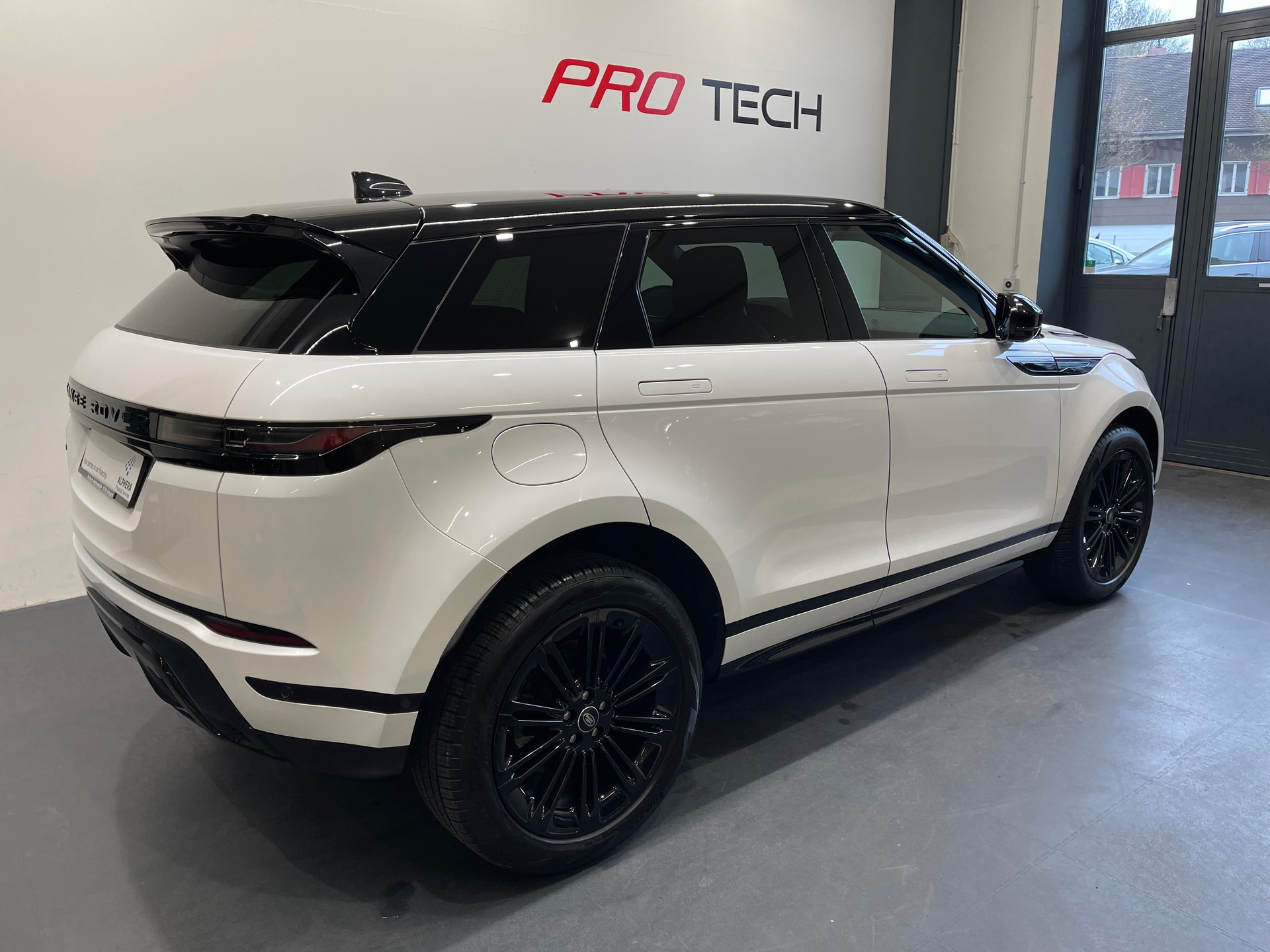 LAND ROVER Range Rover Evoque R-Dynamic D 200 MHEV SE AT9 *FACELIFT*-image-4