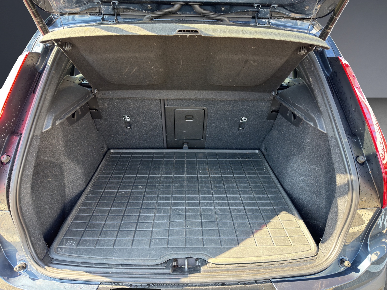 VOLVO XC40 Recharge P6 Ultimate FWD-image-10