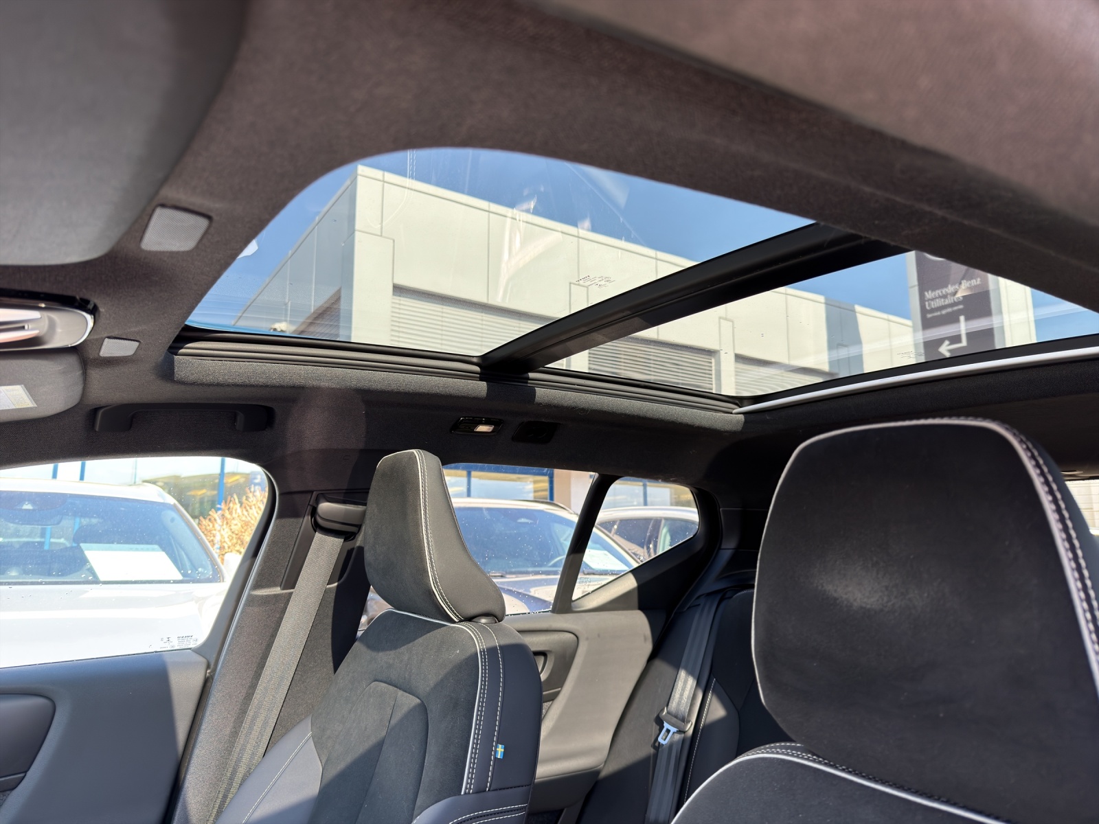 VOLVO XC40 Recharge P6 Ultimate FWD-image-14