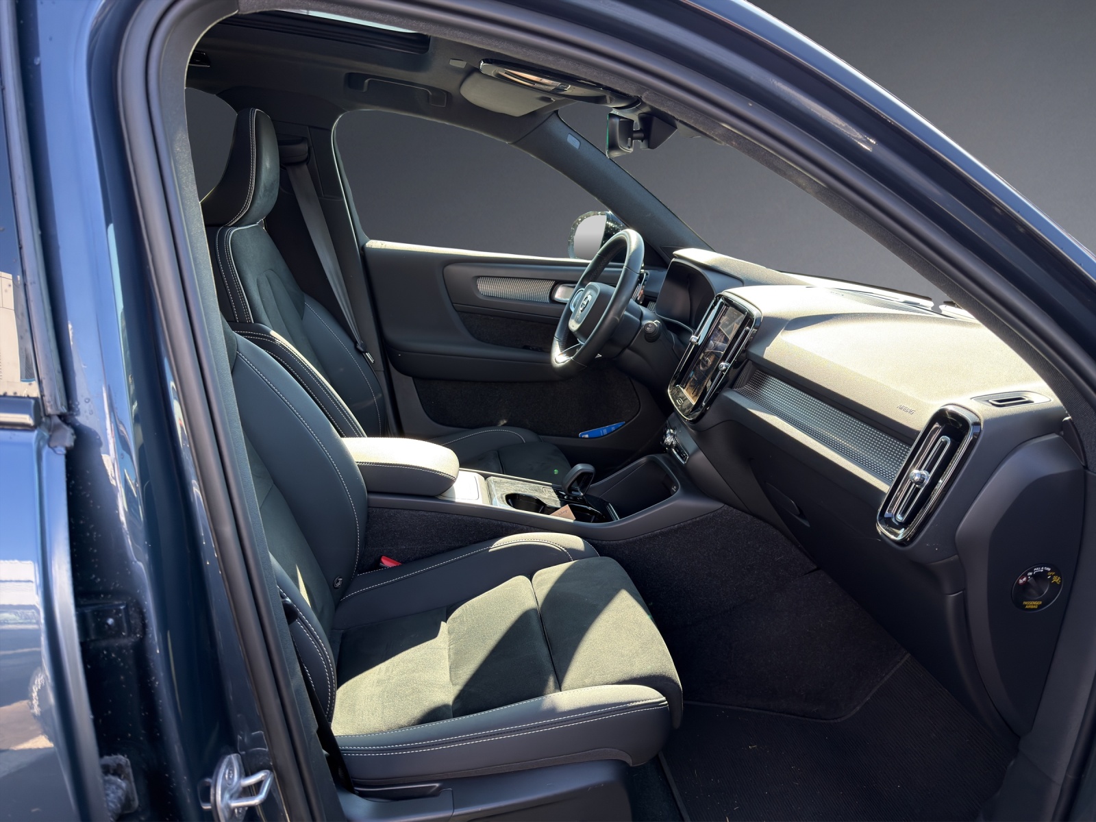 VOLVO XC40 Recharge P6 Ultimate FWD-image-6