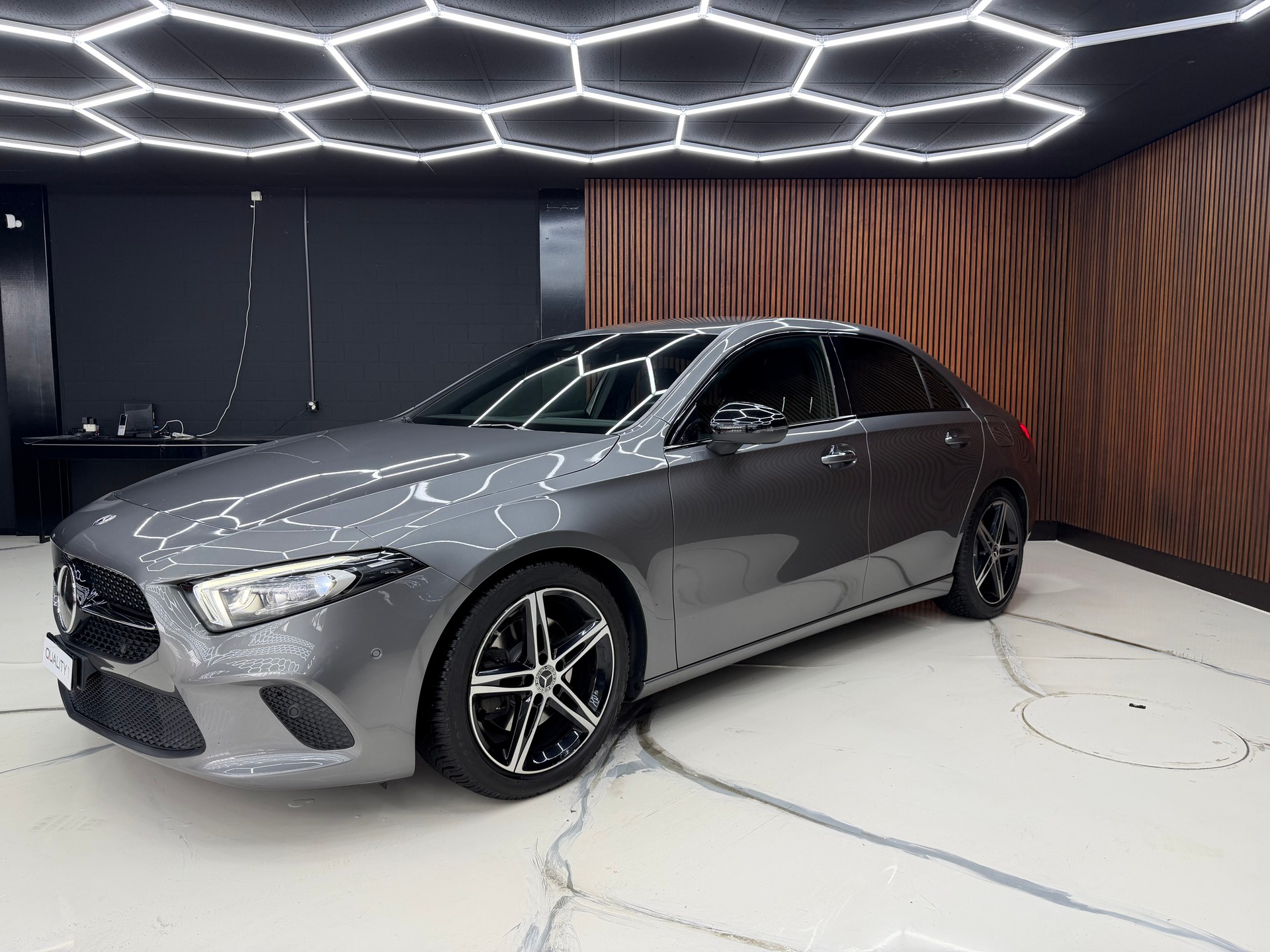 MERCEDES-BENZ A 220 Style 7G-DCT 4Matic-image-5