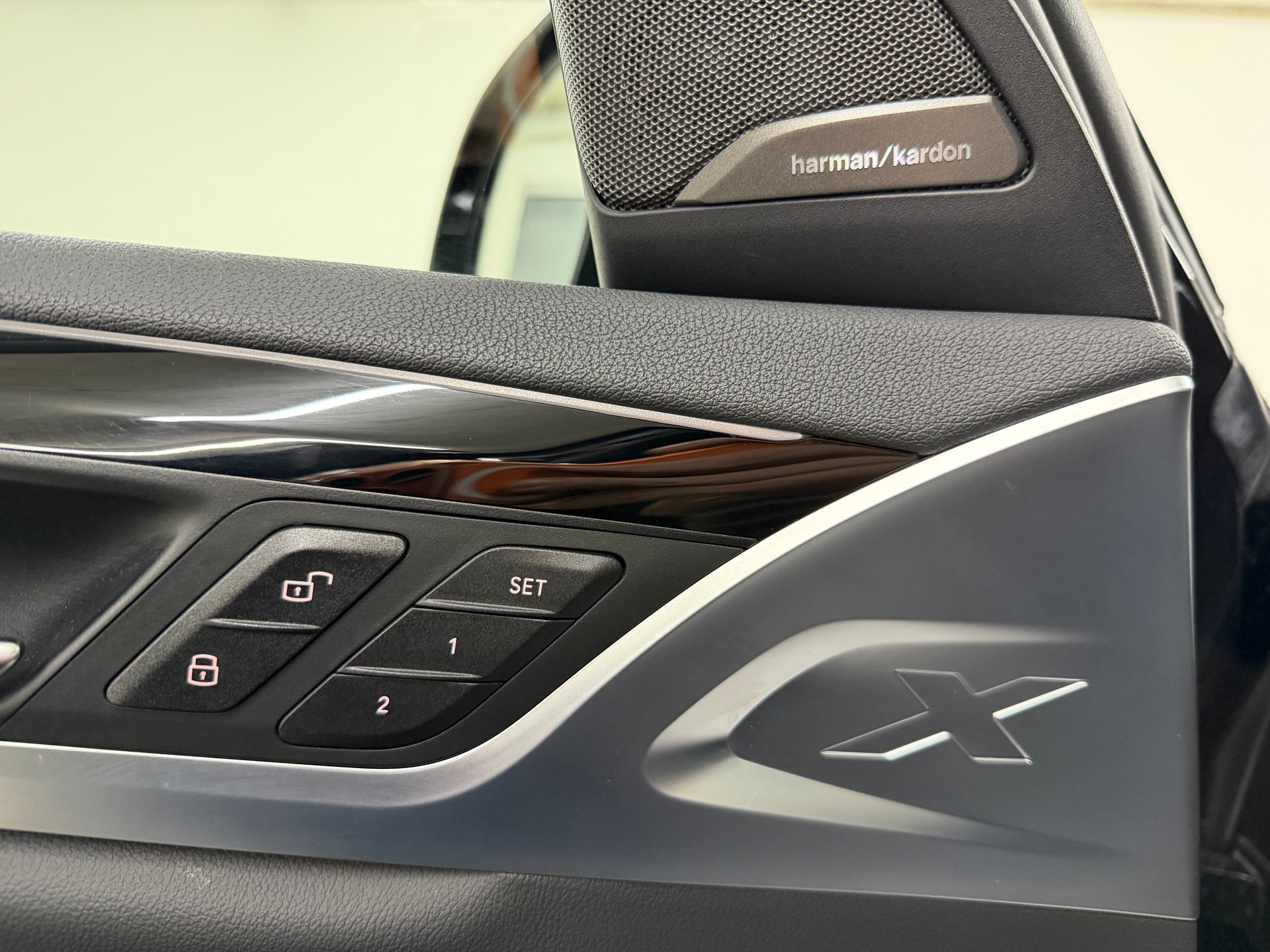 BMW X4 M40i 360PS BLACK SAPPHIRE Steptronic / 360° Kamera / Panoramadach / Head-Up-Display / H/K Soundsystem / Komfortzugang /-image-19