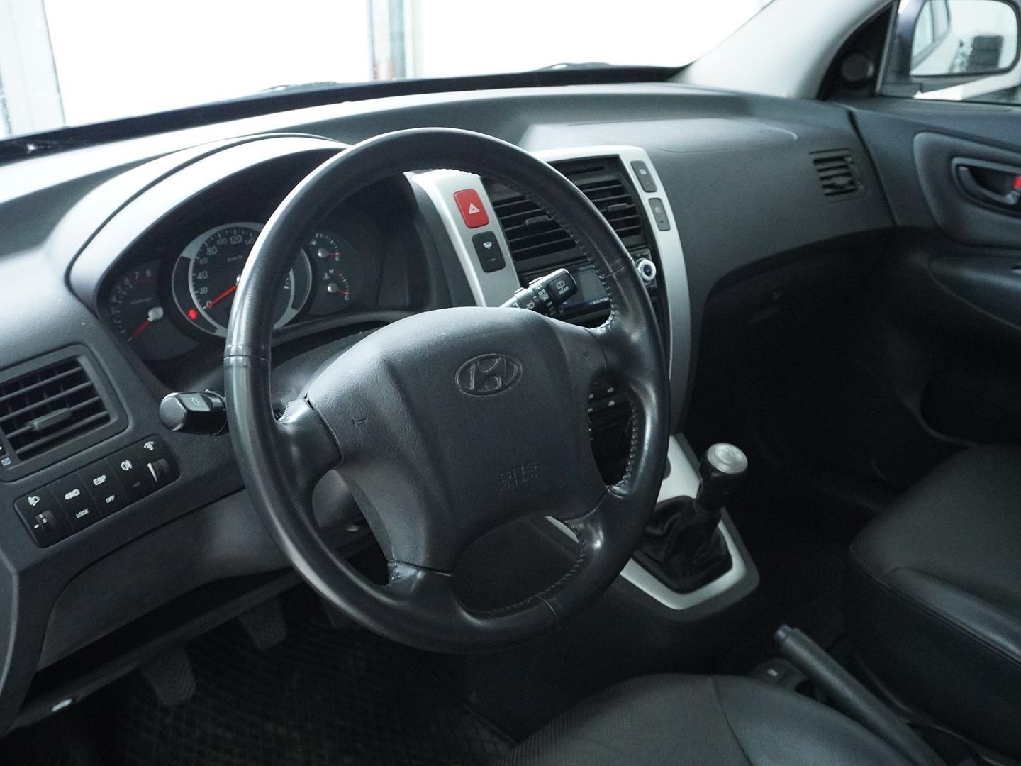HYUNDAI Tucson 2.0 Premium 4WD-image-2