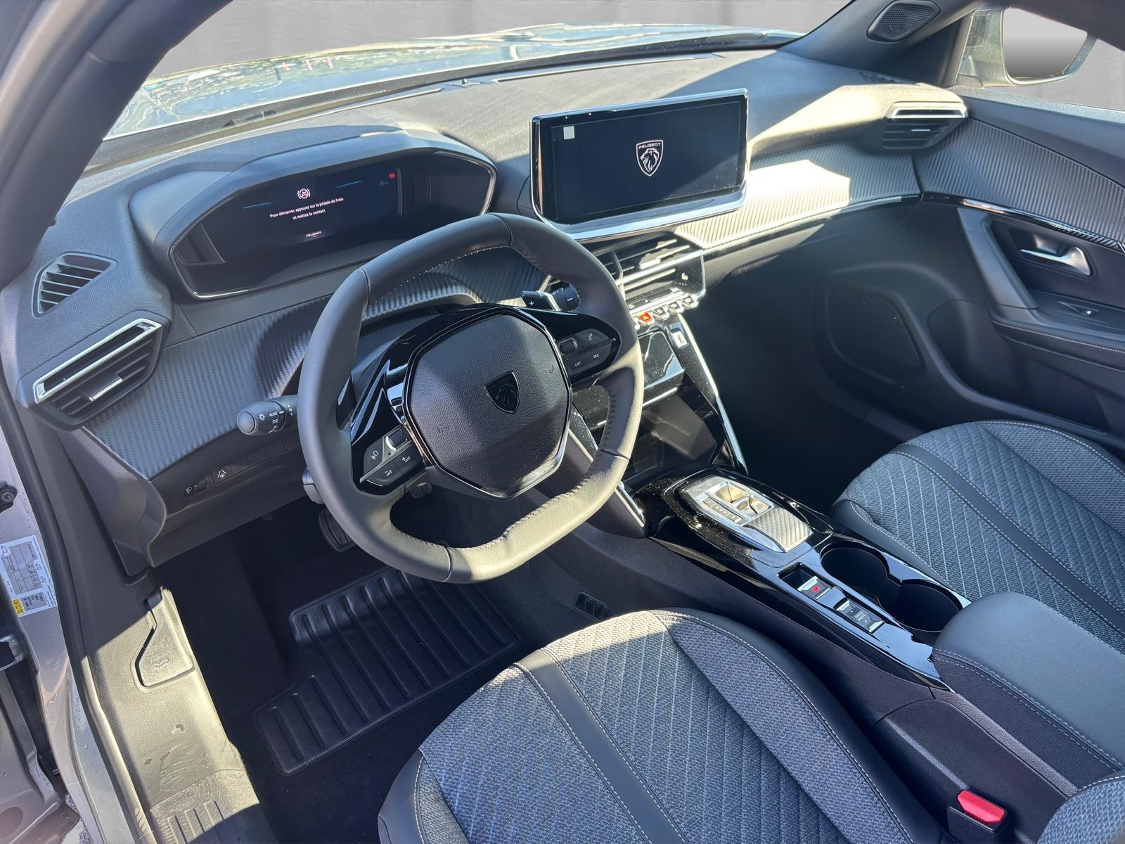 PEUGEOT 2008 Allure Premium-image-9