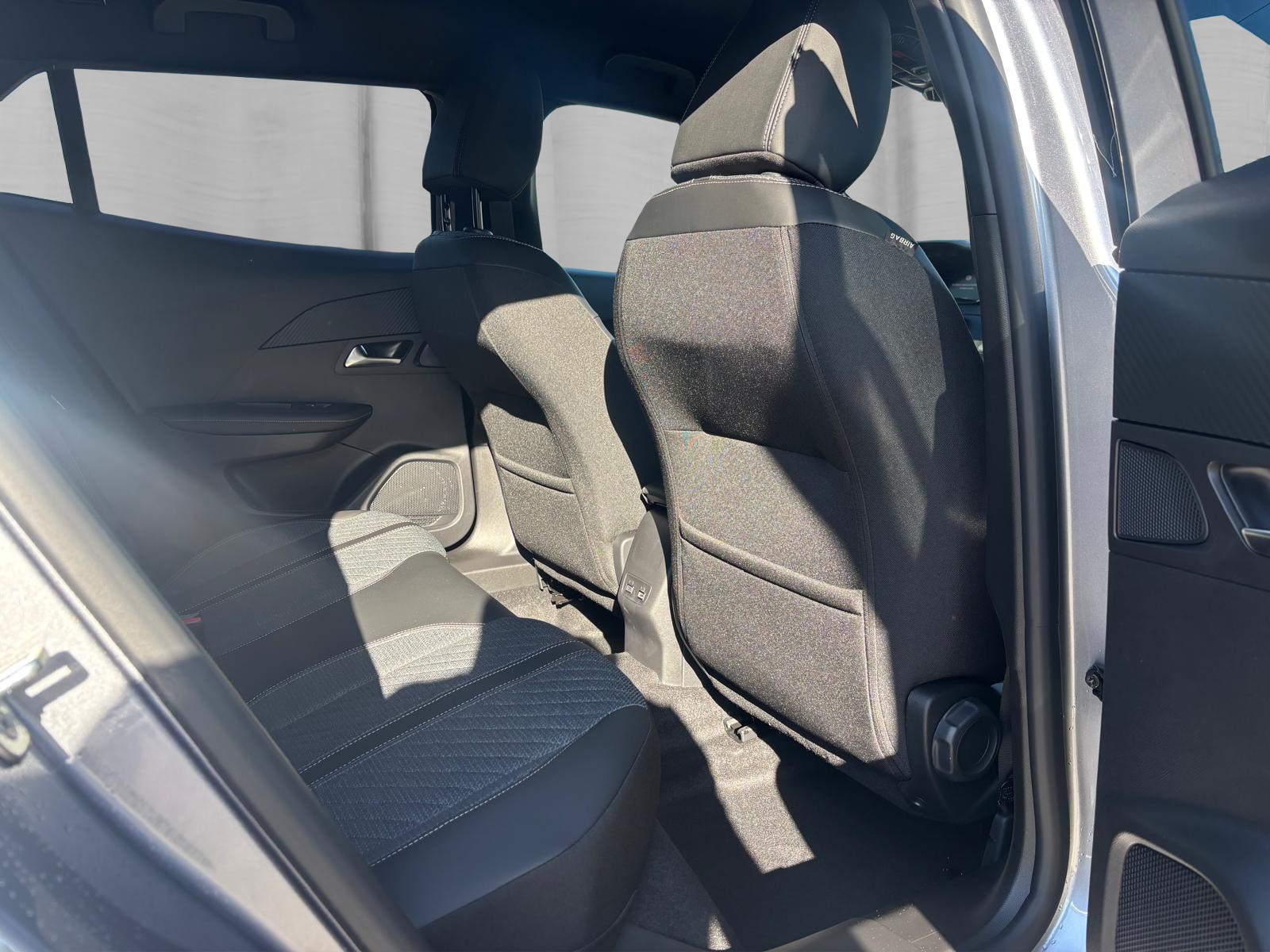 PEUGEOT 2008 Allure Premium-image-13
