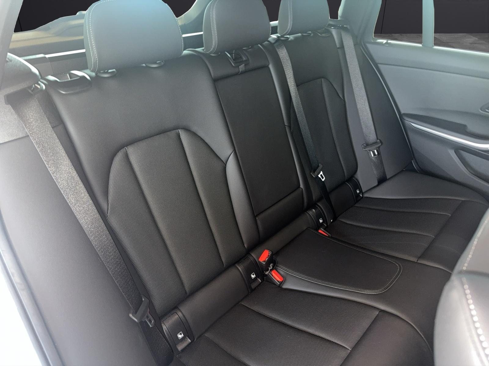 BMW 320d xDrive SAG Touring-image-13