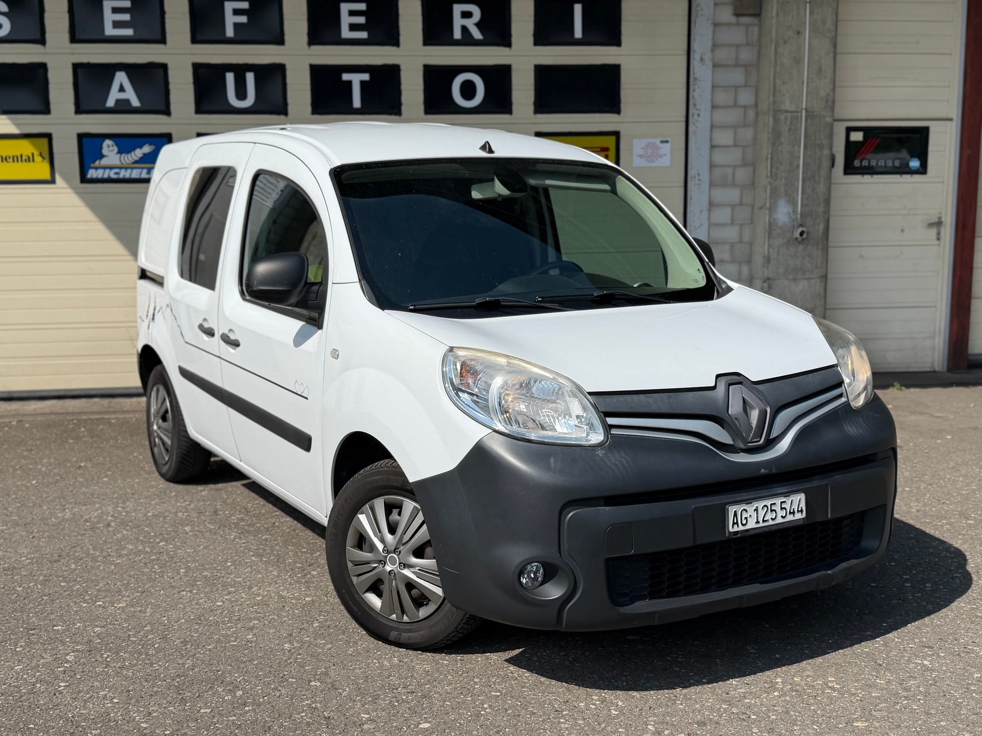RENAULT Kangoo Medium dCi 90 Access-image-0