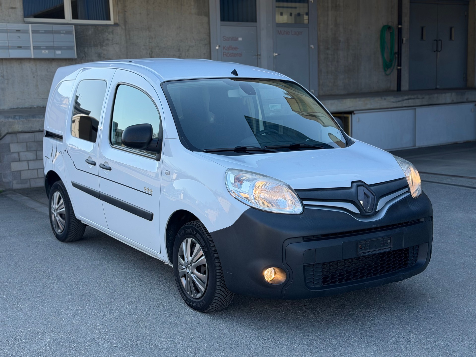 RENAULT Kangoo Medium dCi 90 Access-image-2