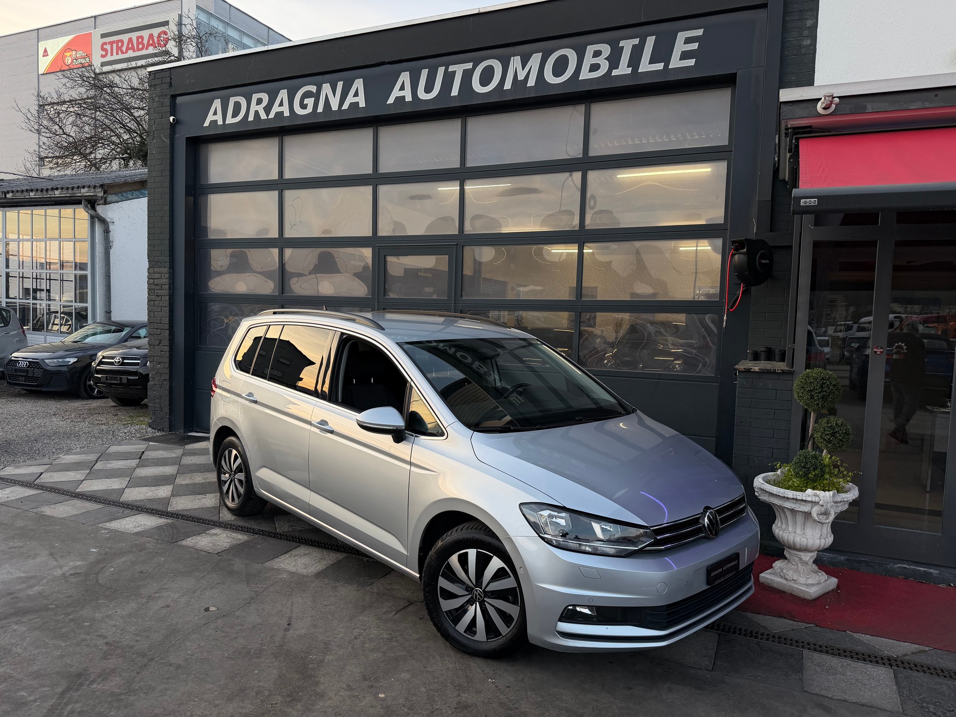VW Touran 2.0 TDI BlueMotion Technology Comfortline DSG-image-1