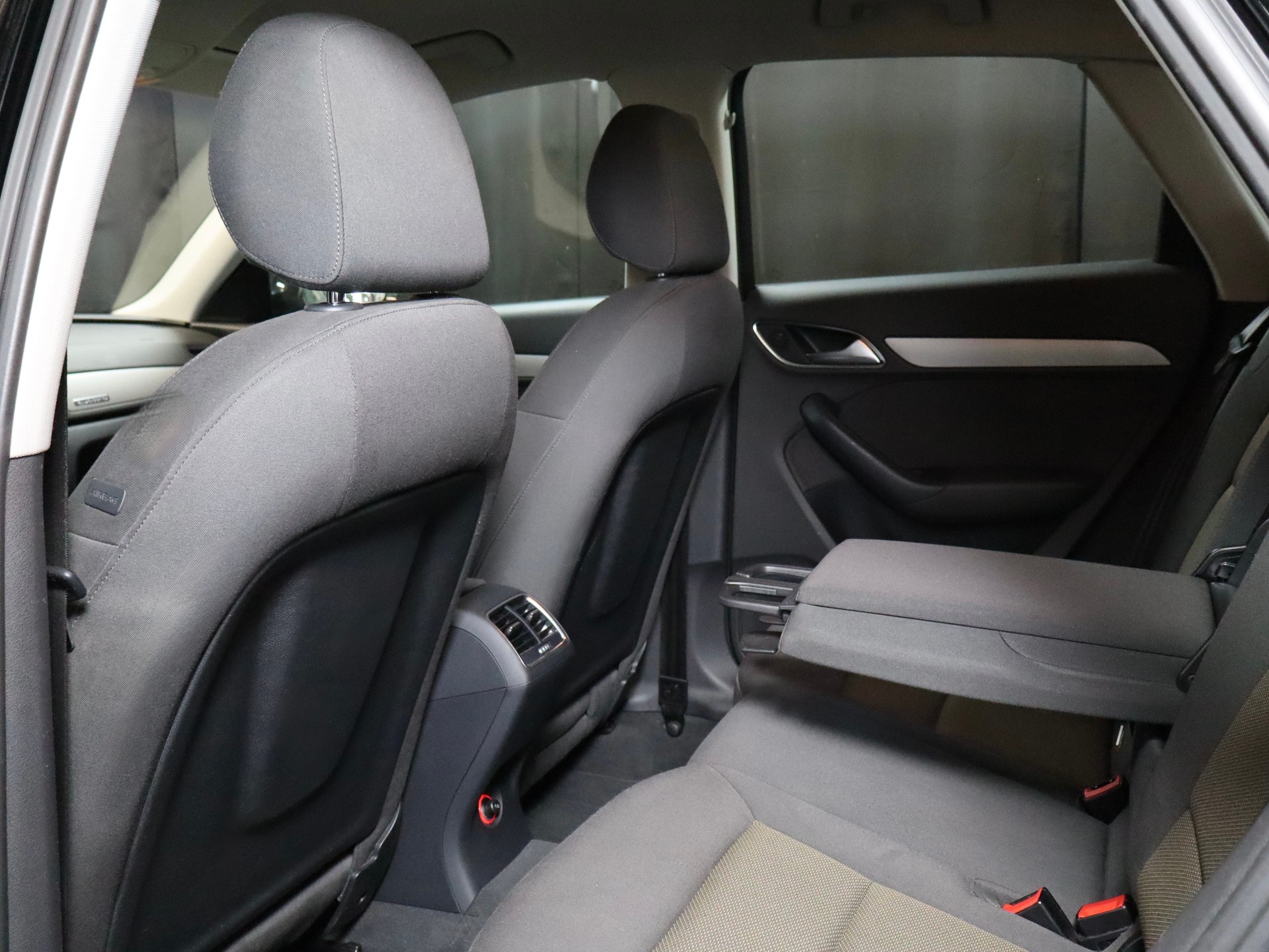 AUDI Q3 2.0 TDI quattro S-tronic-image-12