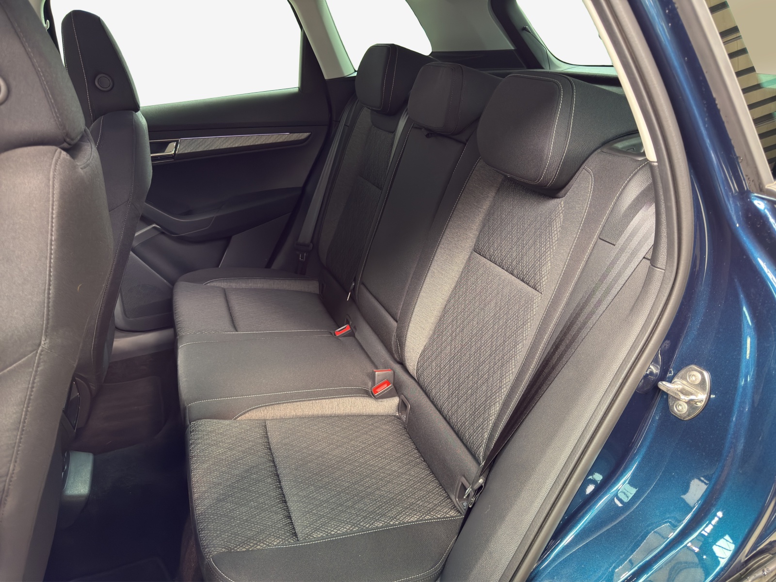 SKODA Karoq 2.0 TDI CR Style 4x4 DSG-image-11