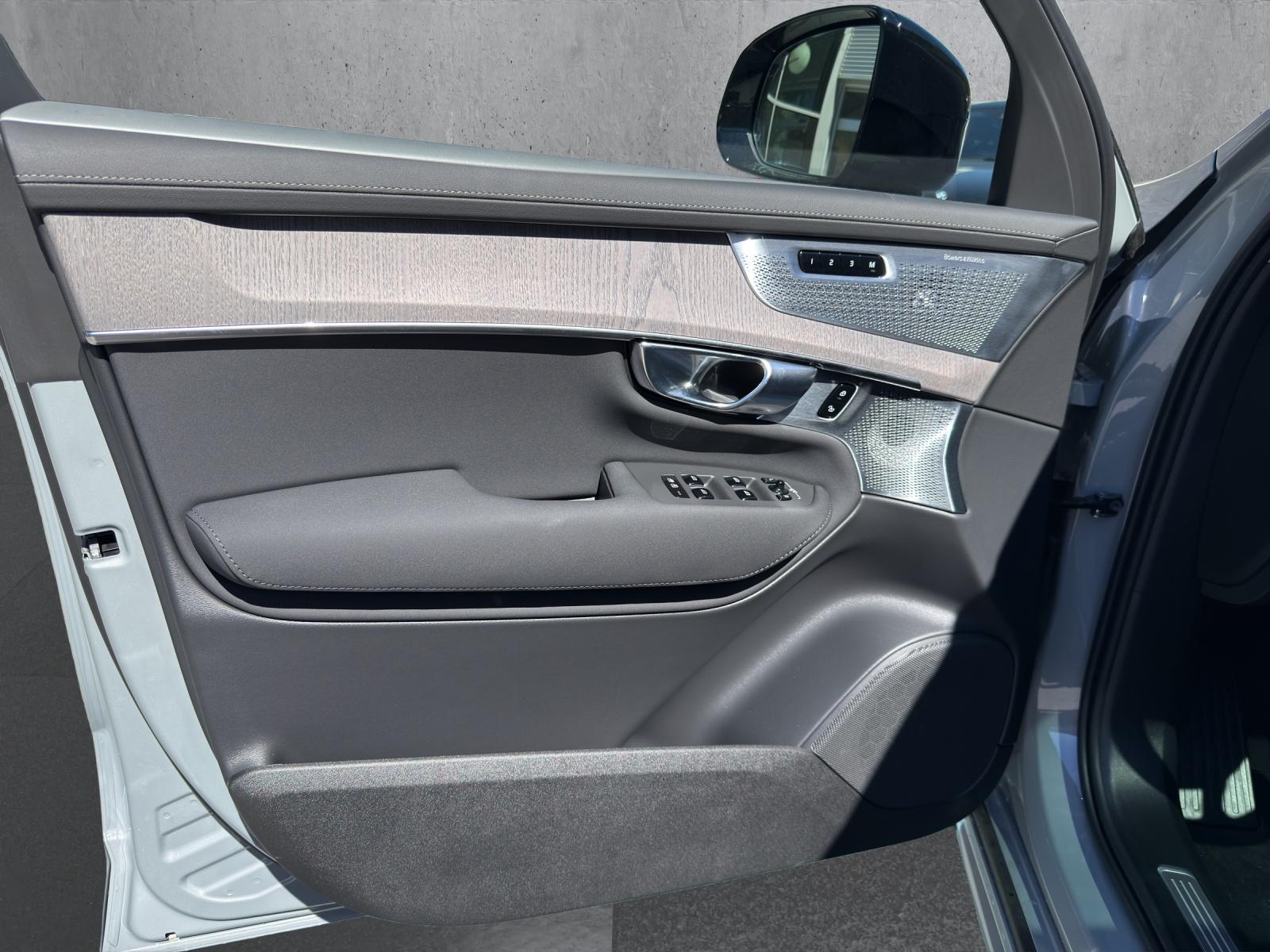 Image VOLVO XC90 XC90 B5 Benzin Mild Hybrid AWD Ultra Dark Geartronic