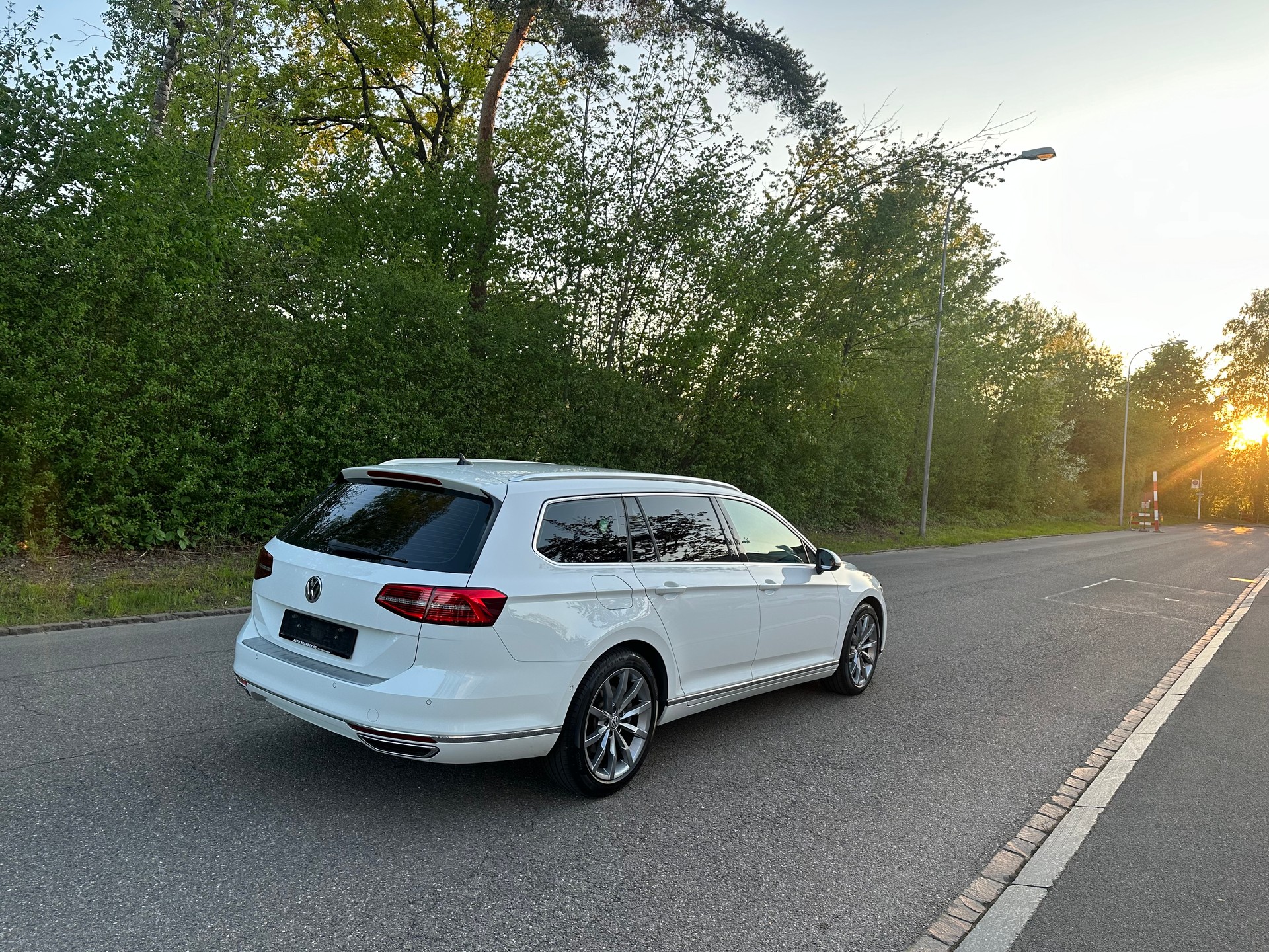 VW Passat Variant 2.0 TDI BMT High. DSG 4Motion-image-3