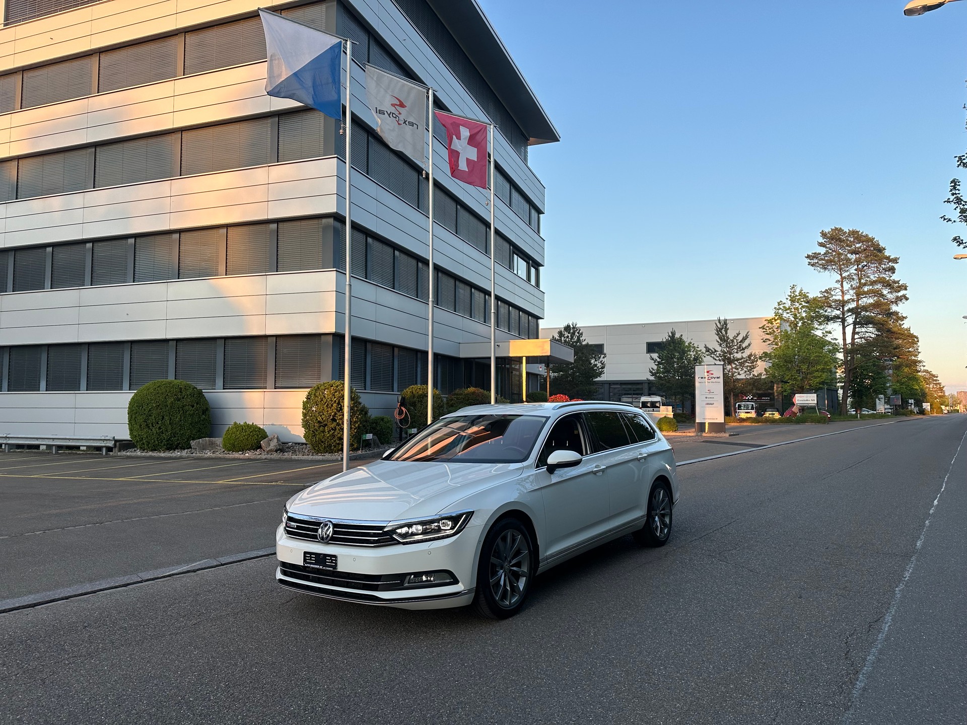 VW Passat Variant 2.0 TDI BMT High. DSG 4Motion-image-11
