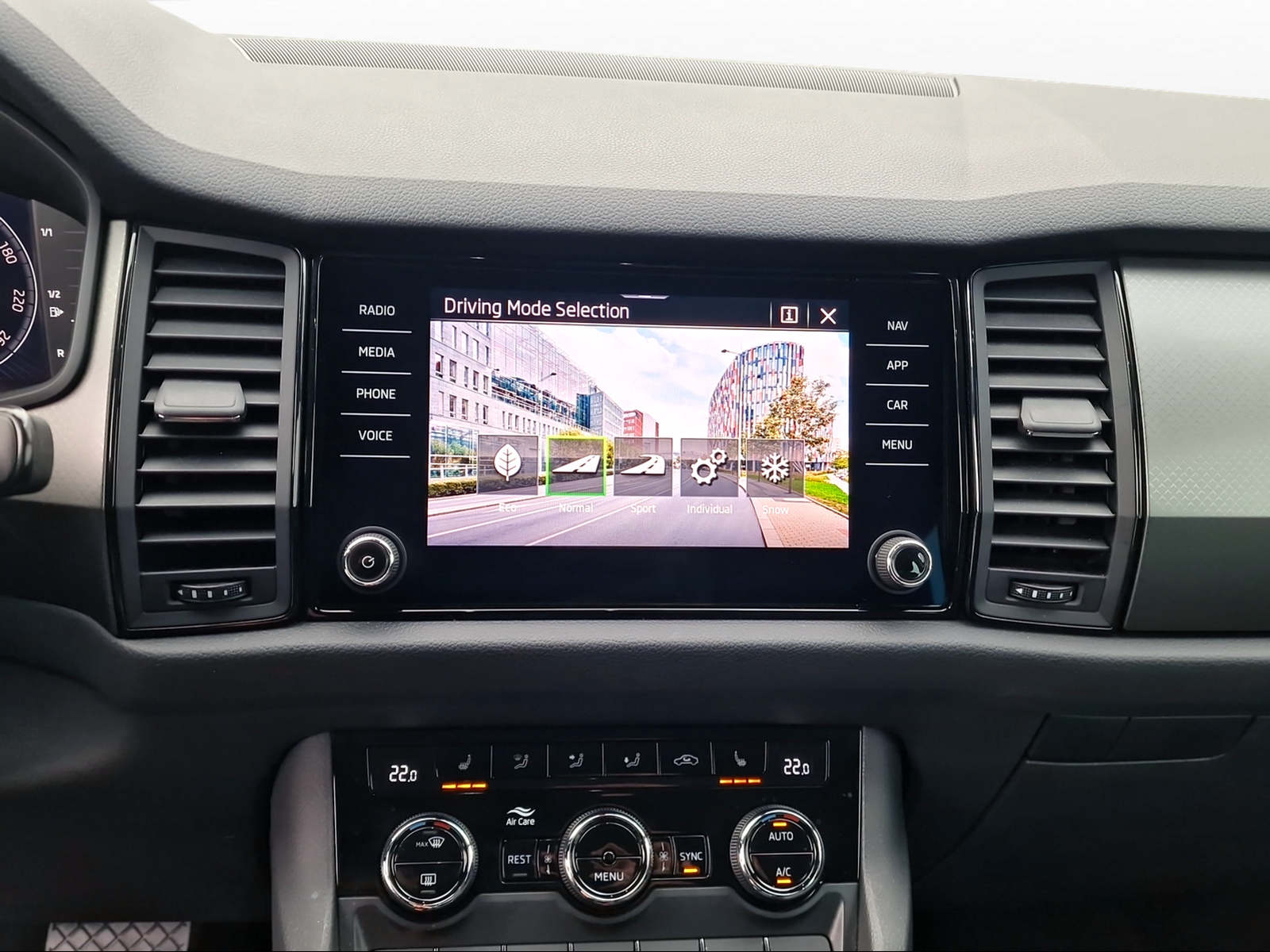 SKODA Kodiaq 2.0 TDI SCR Clever 4x4 DSG-image-8