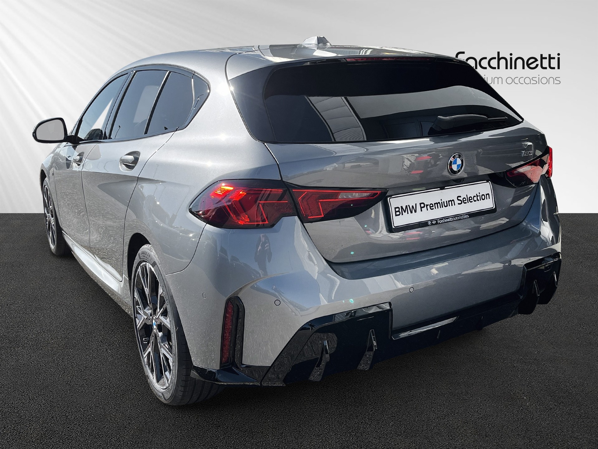 BMW 123 xDrive M Sport Steptronic-image-2