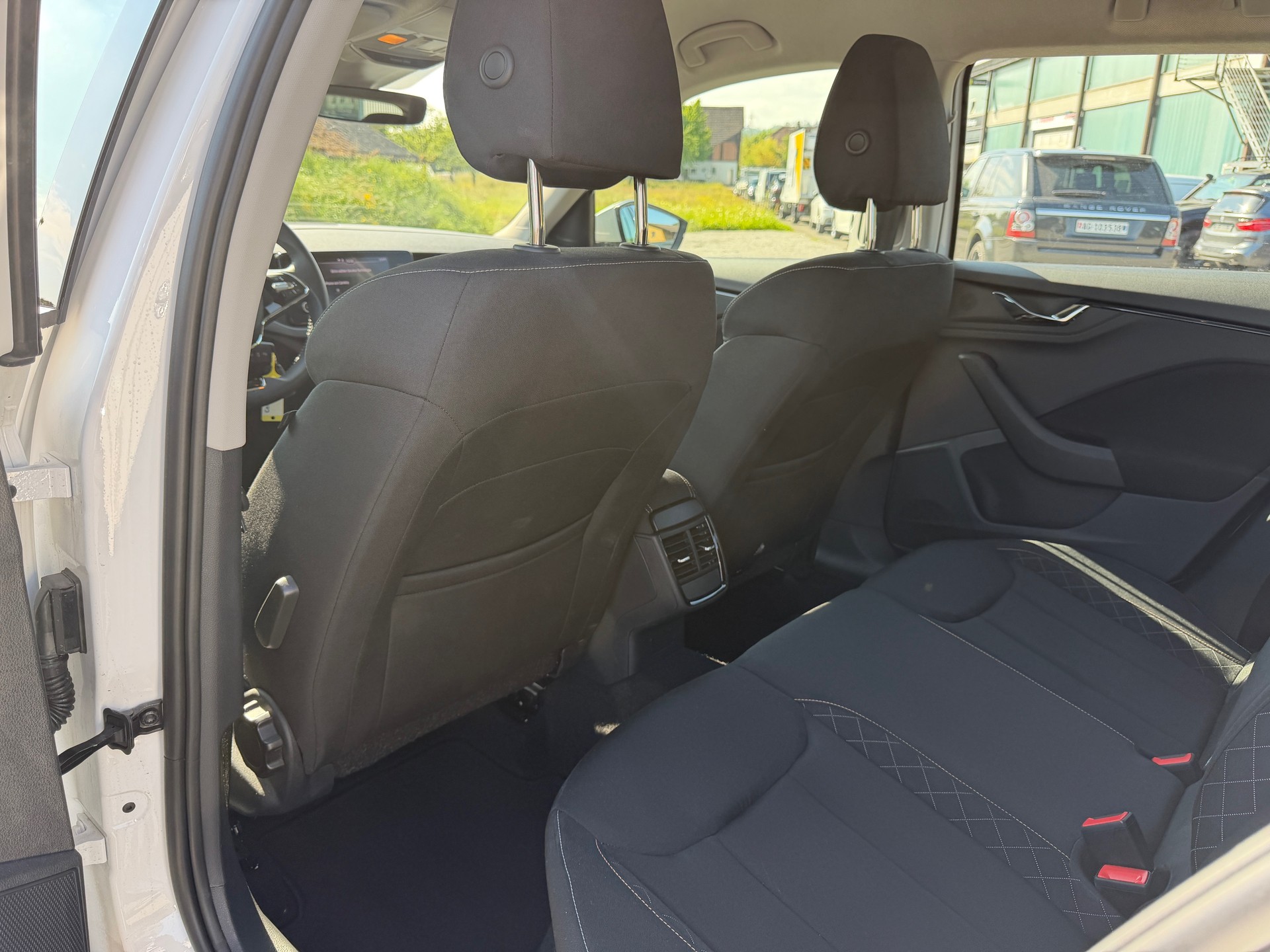 SKODA Kamiq 1.0 TSI Ambition DSG-image-9