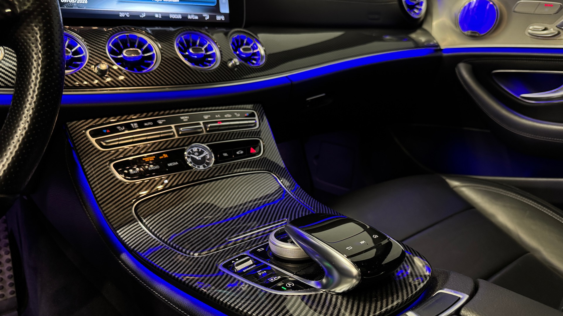 MERCEDES-BENZ E 220 d AMG Line 9G-Tronic *CH-FHZ*BURMESTER*PANO*DISTRONIC*KERAMIKVERSIEGELT*-image-12