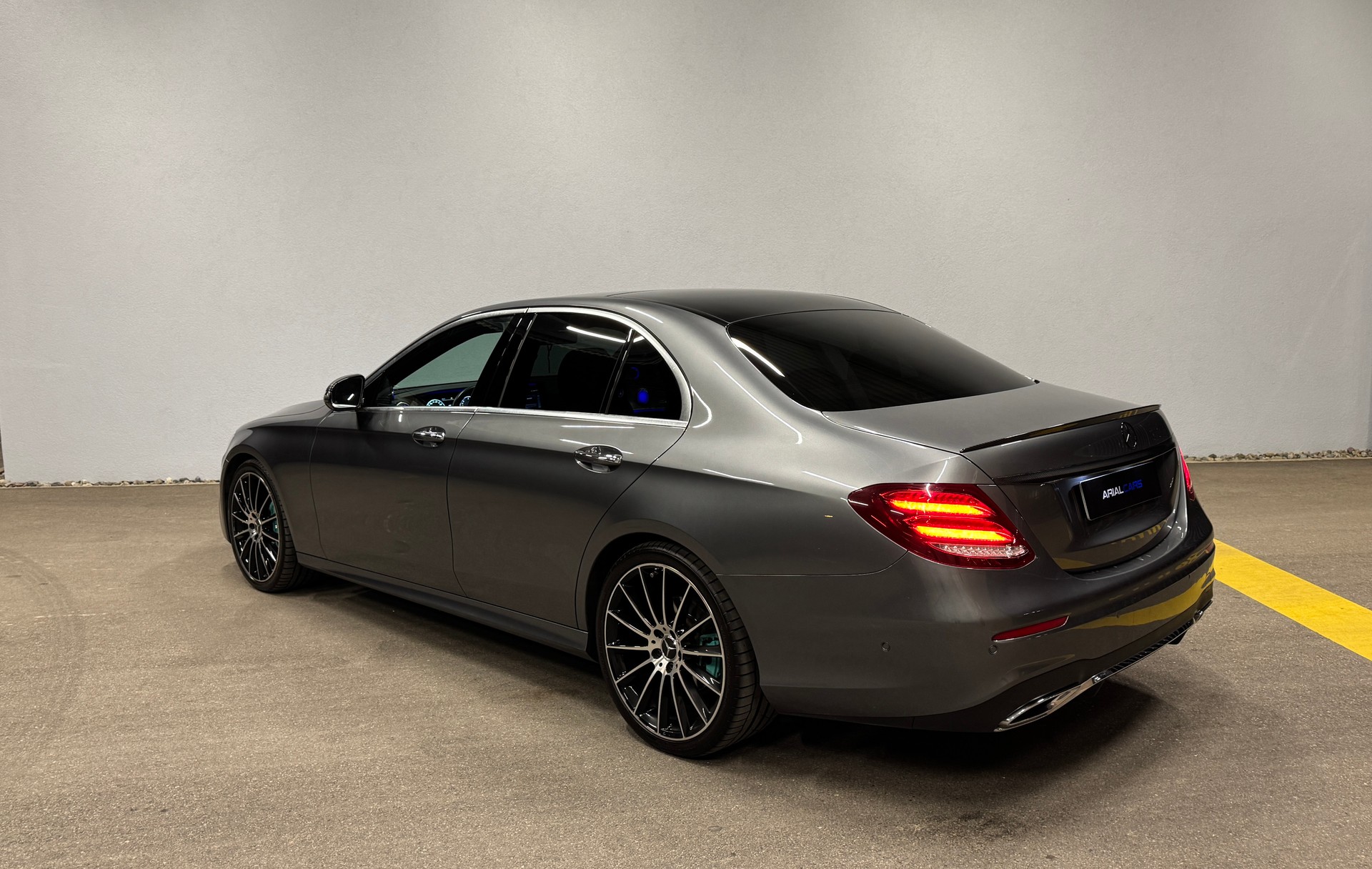 MERCEDES-BENZ E 220 d AMG Line 9G-Tronic *CH-FHZ*BURMESTER*PANO*DISTRONIC*KERAMIKVERSIEGELT*-image-1