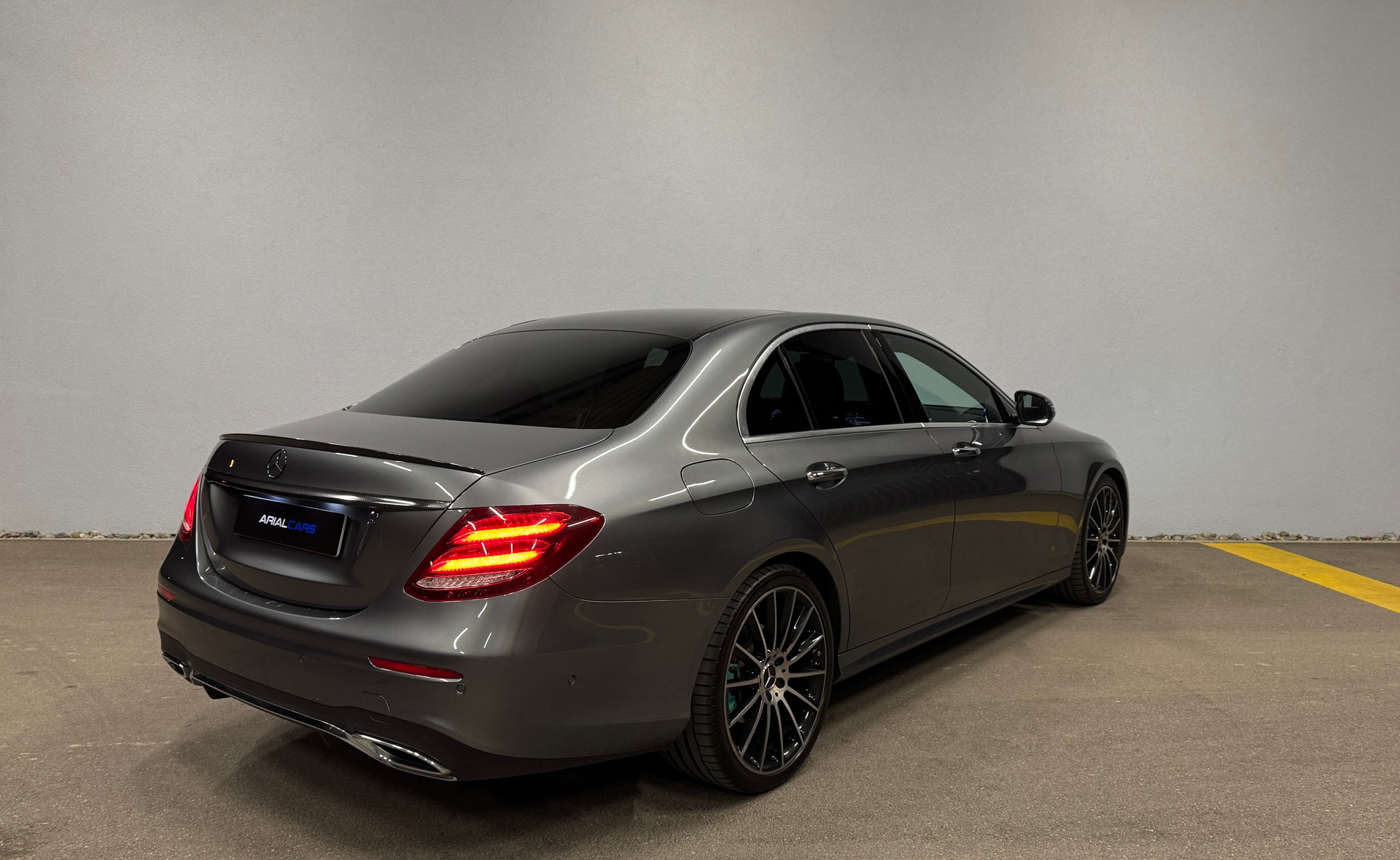 MERCEDES-BENZ E 220 d AMG Line 9G-Tronic *CH-FHZ*BURMESTER*PANO*DISTRONIC*KERAMIKVERSIEGELT*-image-2