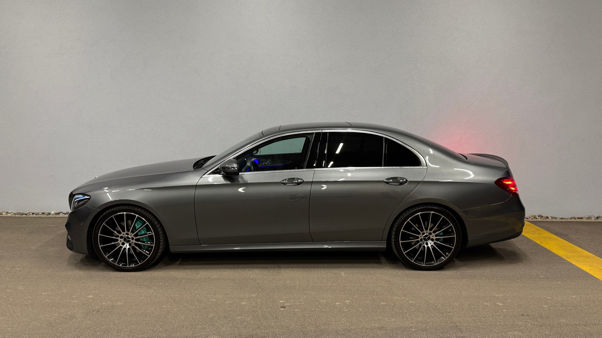 MERCEDES-BENZ E 220 d AMG Line 9G-Tronic *CH-FHZ*BURMESTER*PANO*DISTRONIC*KERAMIKVERSIEGELT*-image-5