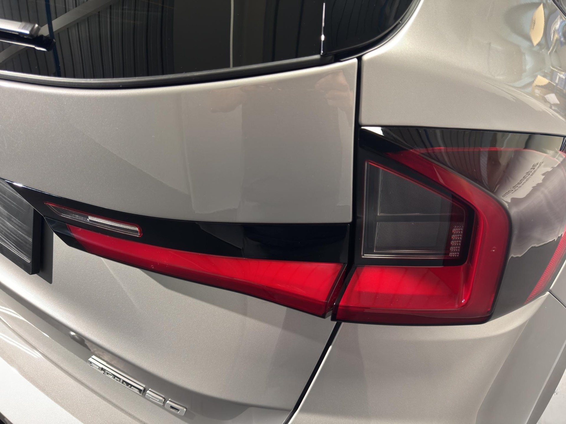 BMW iX1 20 eDrive-image-6
