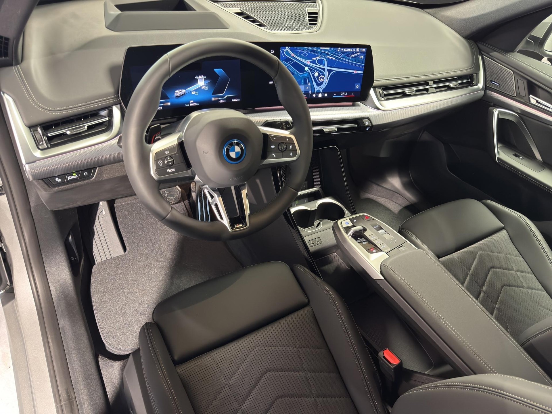 BMW iX1 20 eDrive-image-7