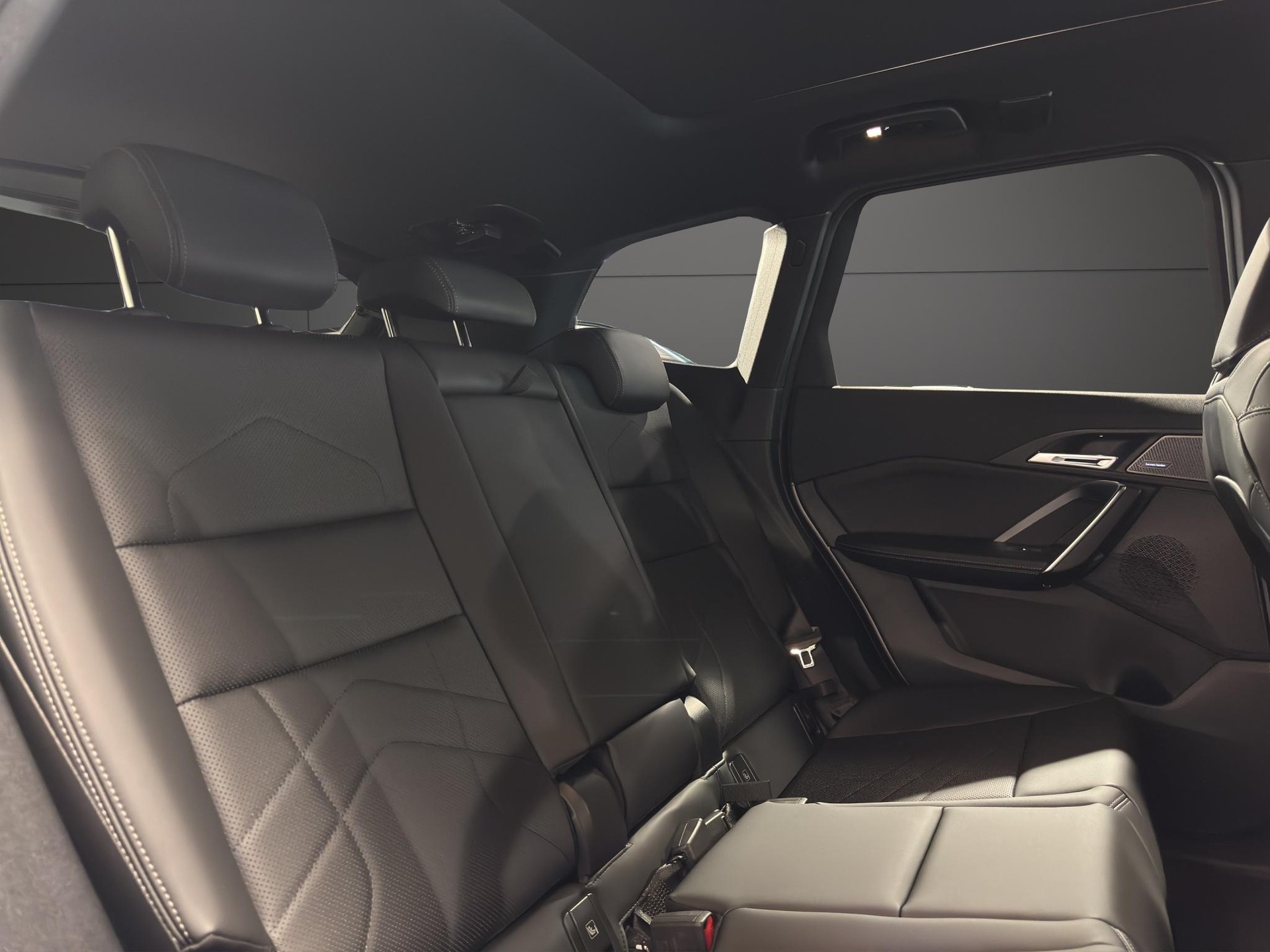 BMW iX1 20 eDrive-image-15