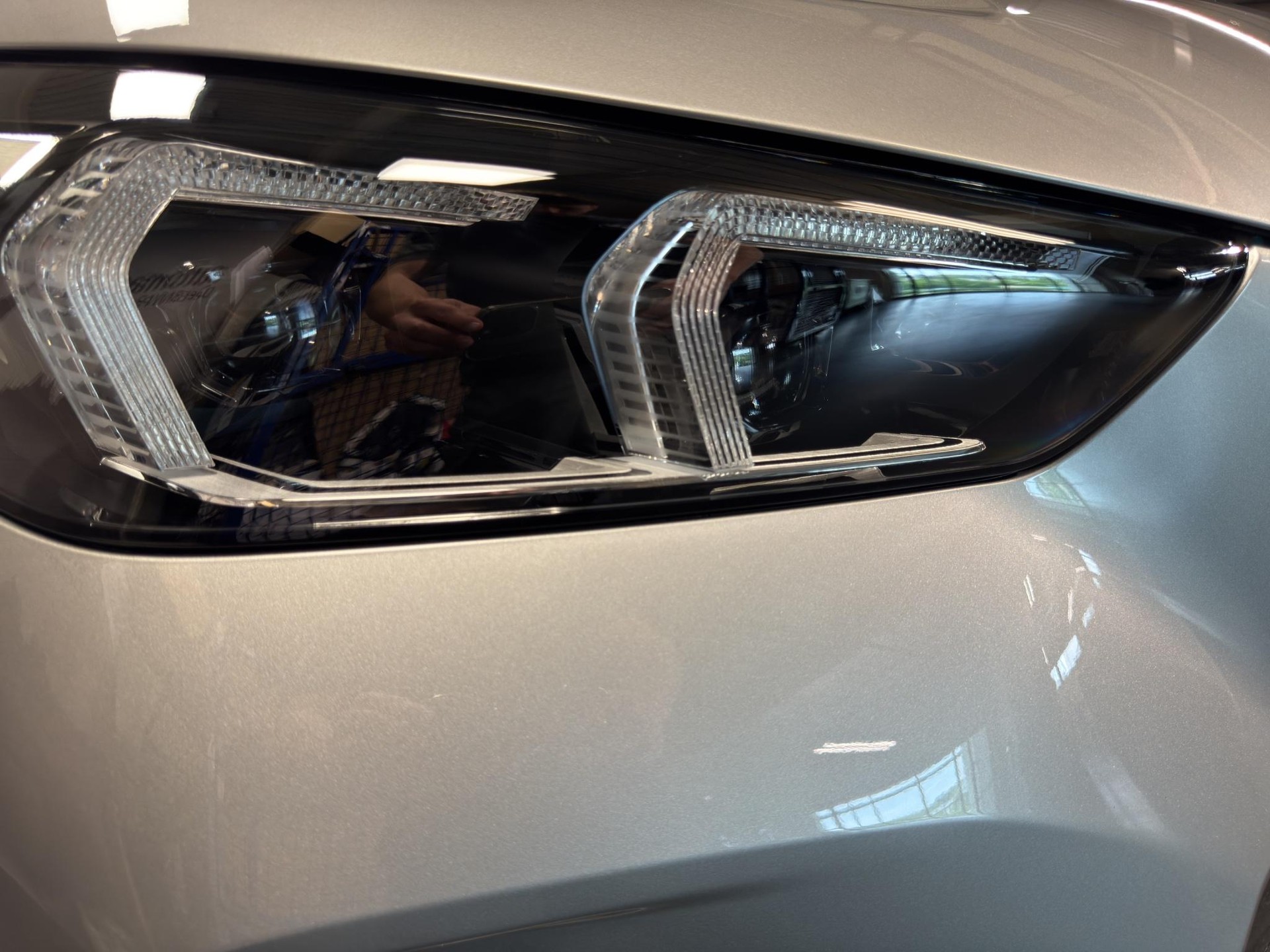 BMW iX1 20 eDrive-image-5