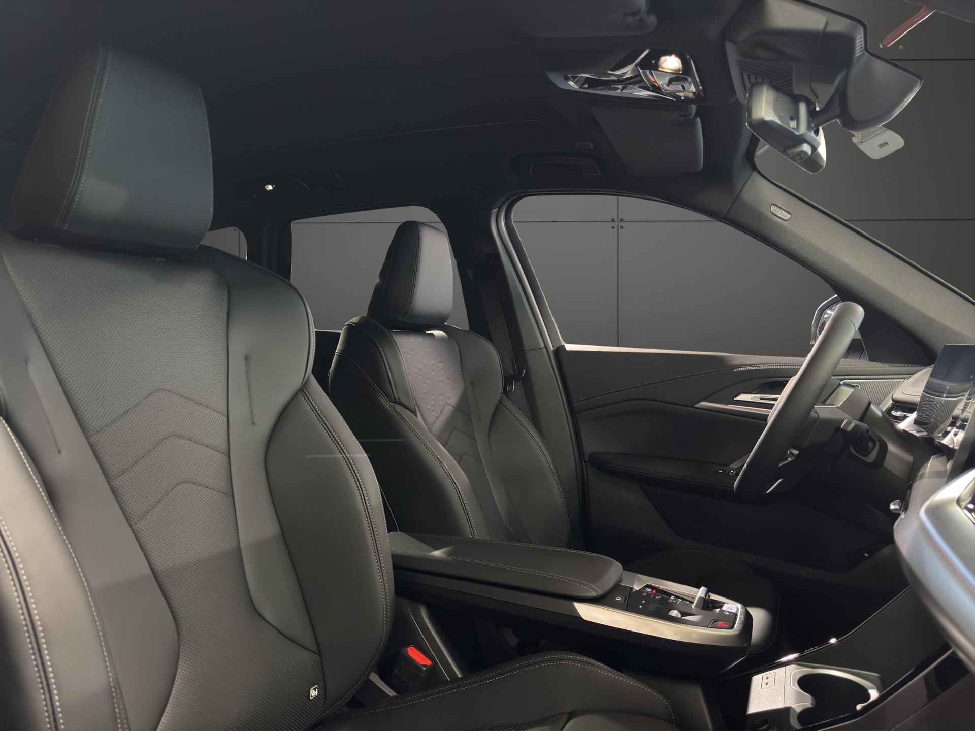 BMW iX1 20 eDrive-image-16