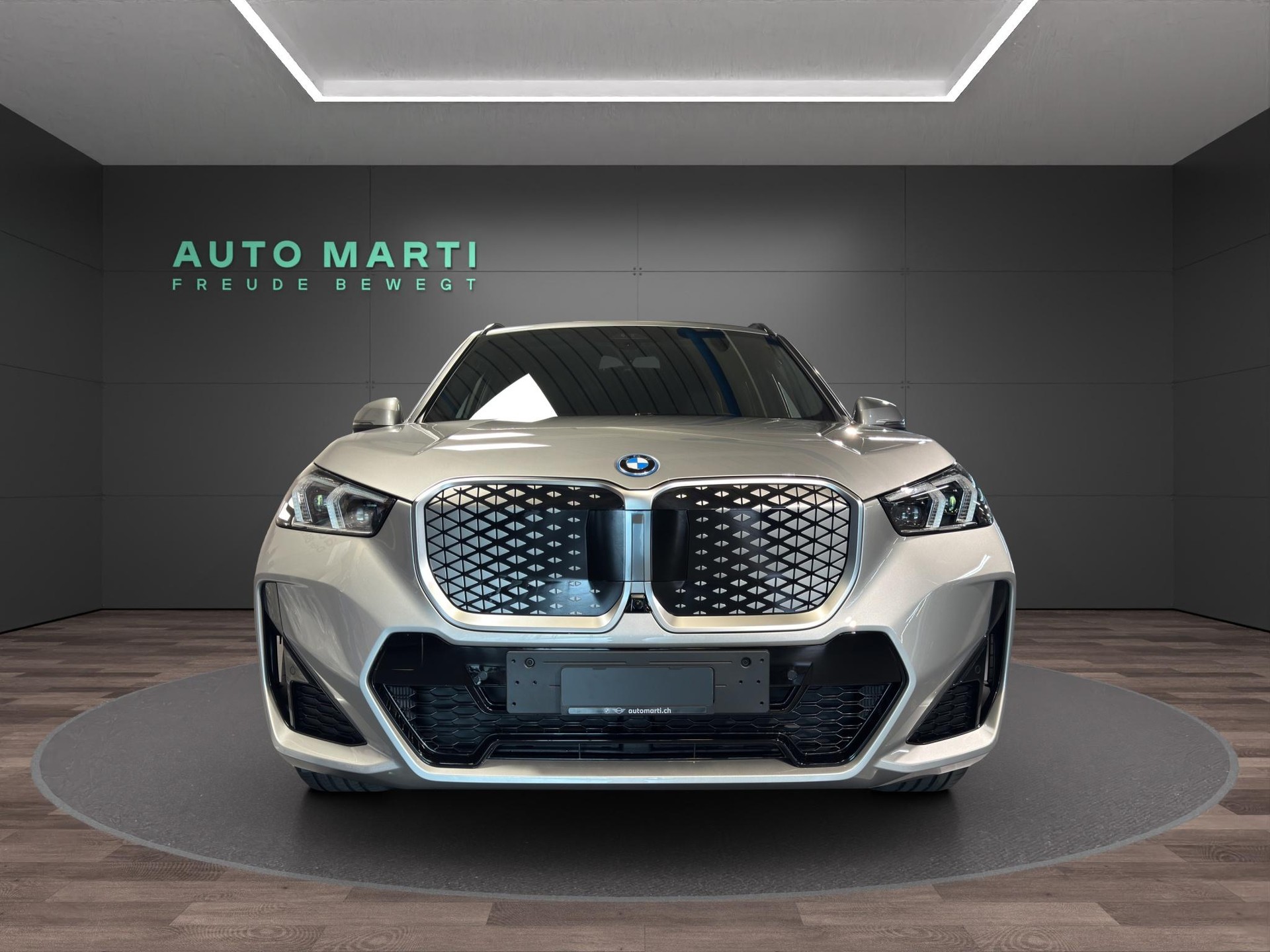 BMW iX1 20 eDrive-image-4