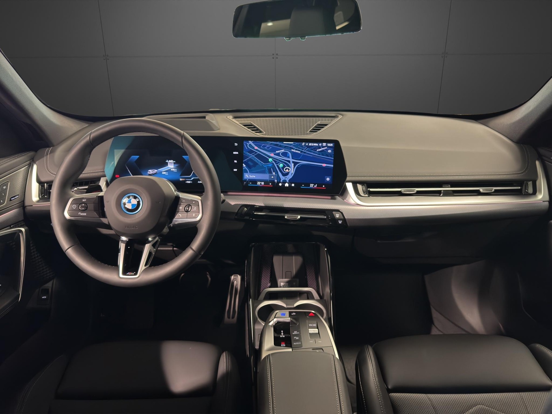 BMW iX1 20 eDrive-image-18