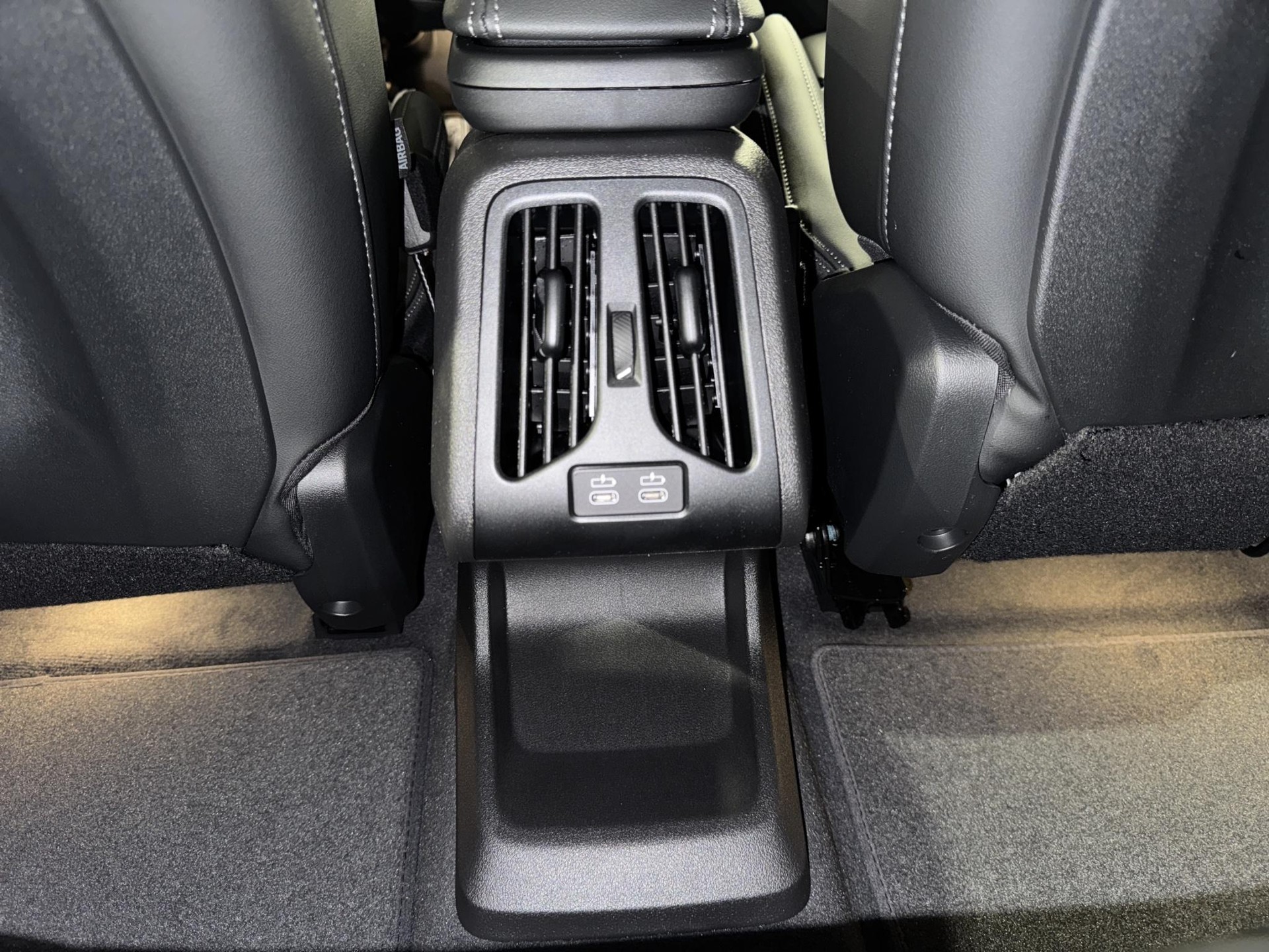 BMW iX1 20 eDrive-image-10
