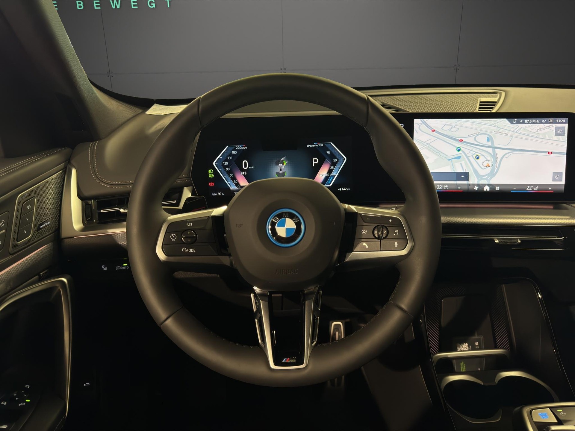 BMW iX1 20 eDrive-image-12