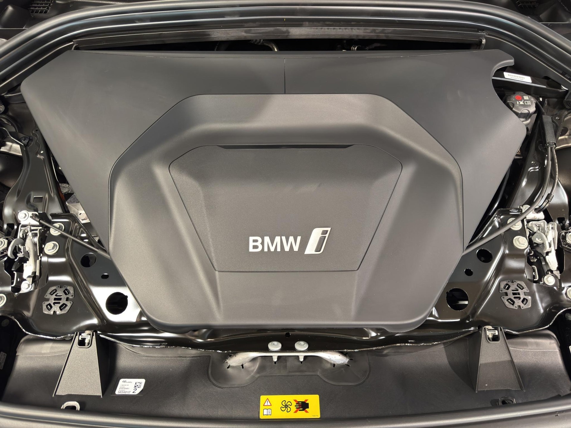 BMW iX1 20 eDrive-image-20